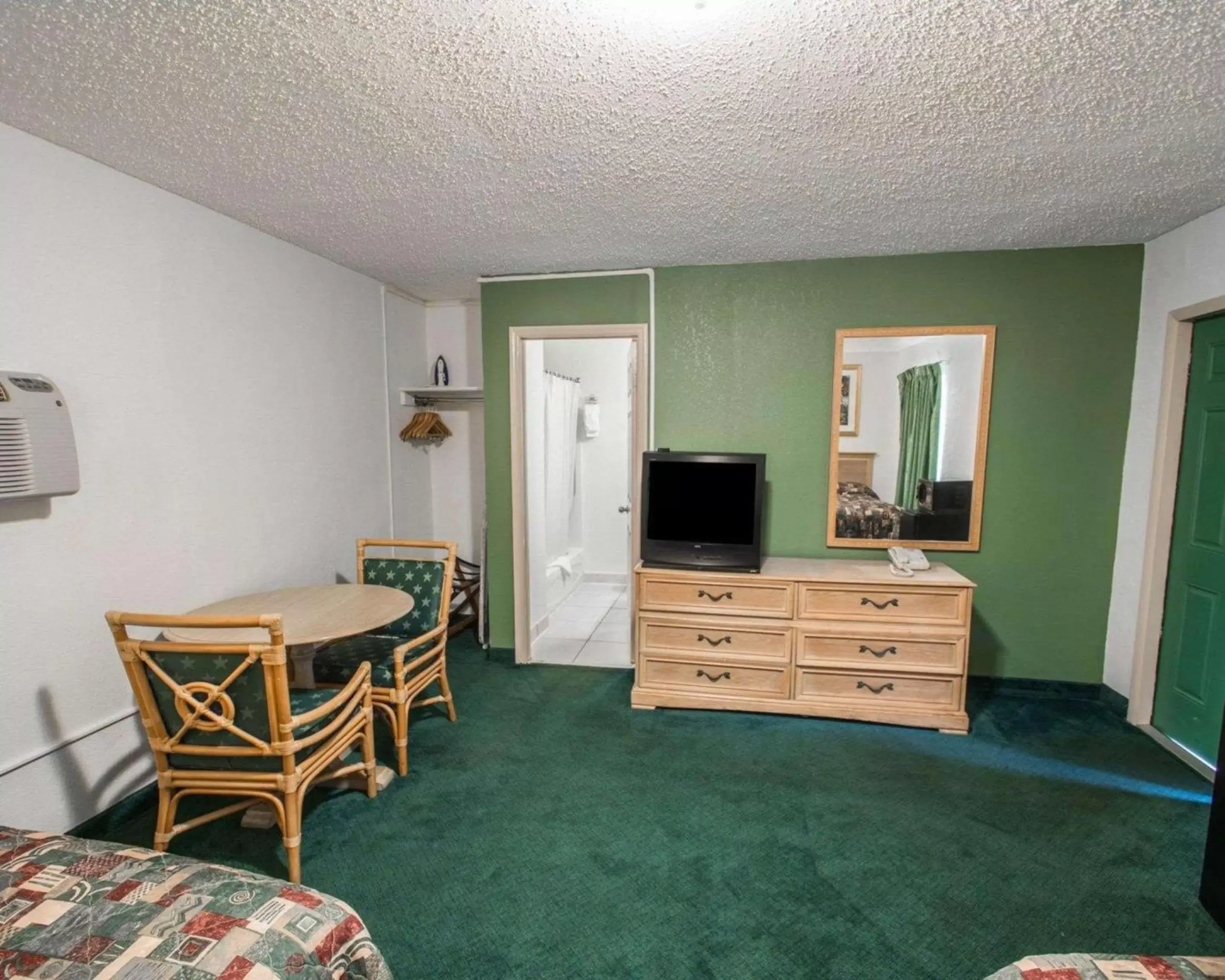 Photo of the whole room, TV/Entertainment Center in Rodeway Inn Fort Pierce US Highway 1