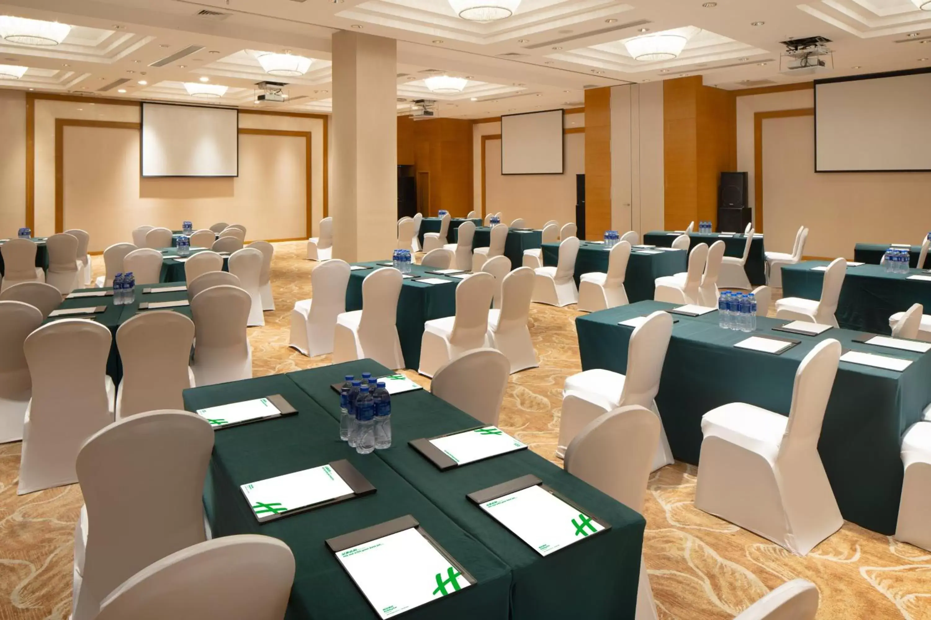 Meeting/conference room in Holiday Inn Nanchang Riverside, an IHG Hotel