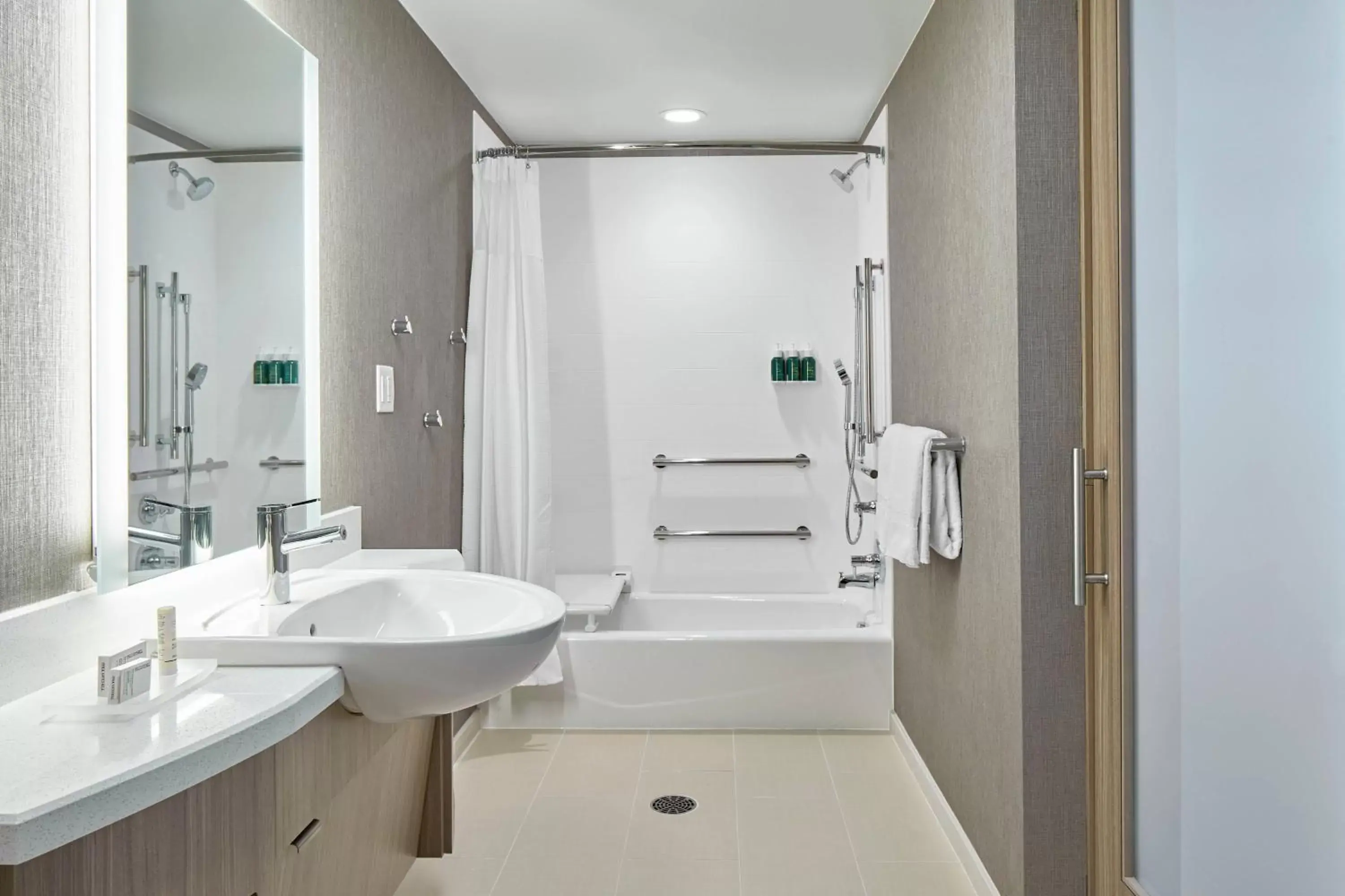 Bathroom in SpringHill Suites by Marriott Columbus Dublin