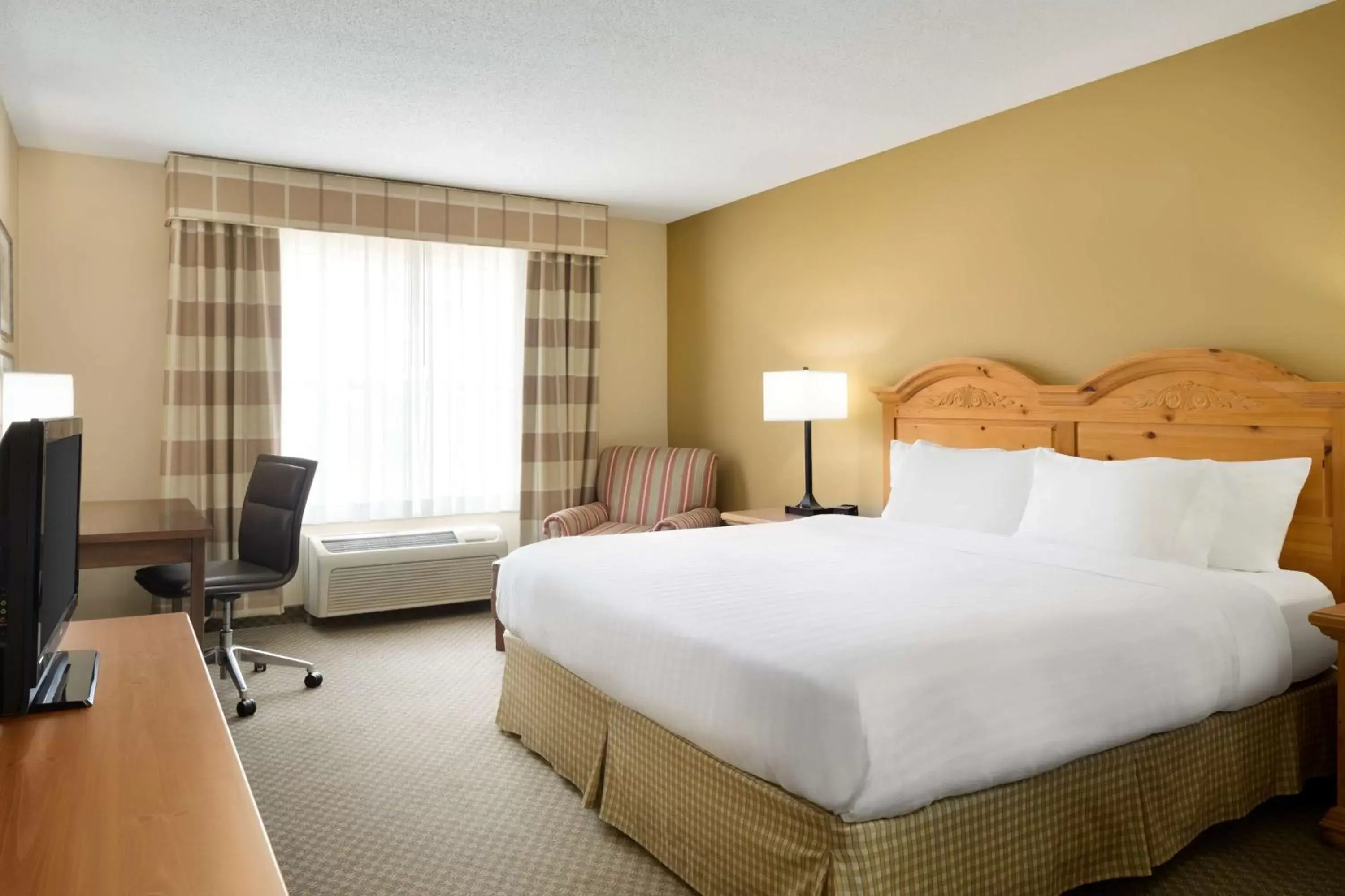 Photo of the whole room, Bed in Country Inn & Suites by Radisson, Grinnell, IA