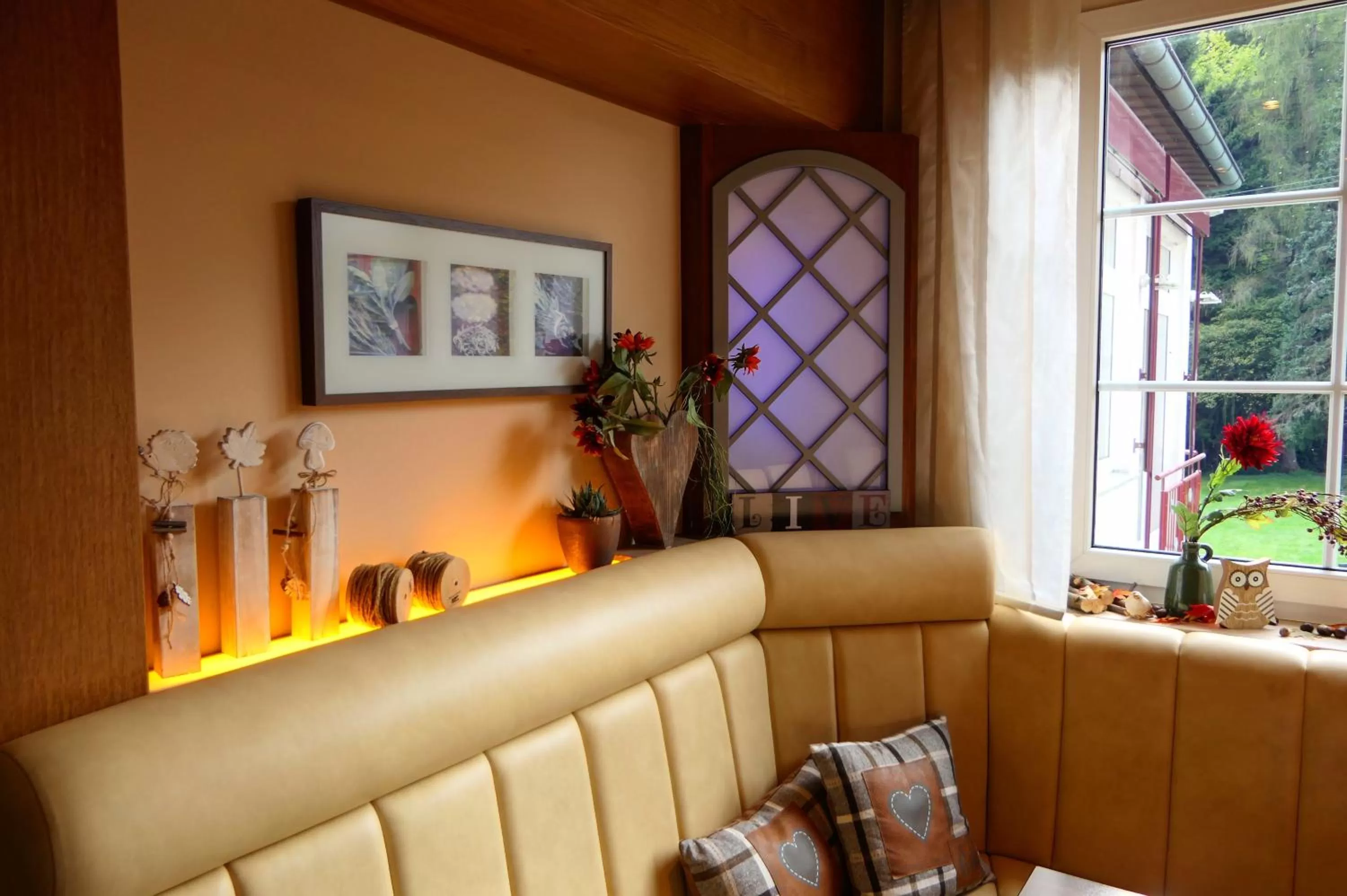 Restaurant/places to eat in Hotel Christel