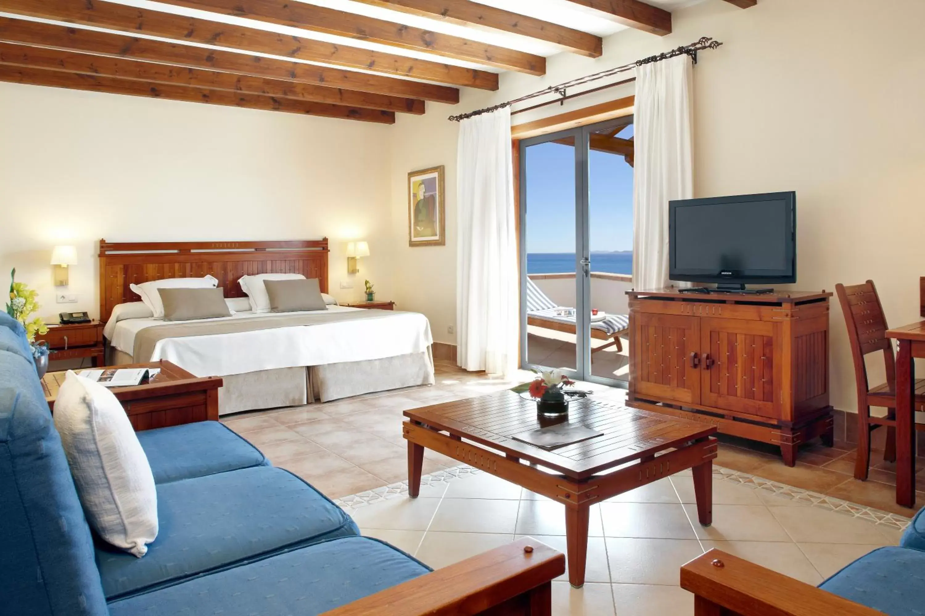 TV and multimedia, TV/Entertainment Center in Princesa Yaiza Suite Hotel Resort