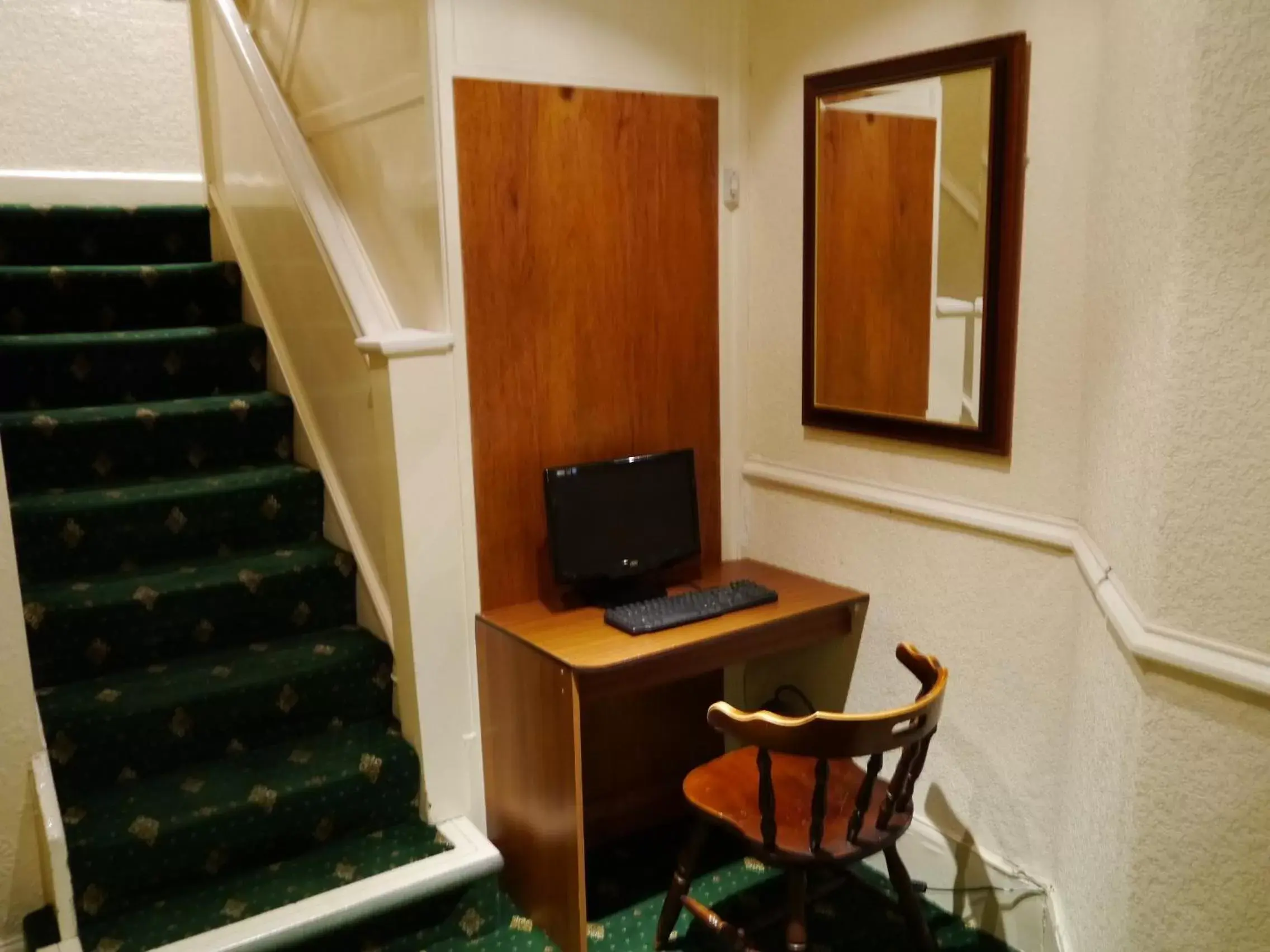 Business facilities, TV/Entertainment Center in The Colwyn Hotel - near Pleasure Beach