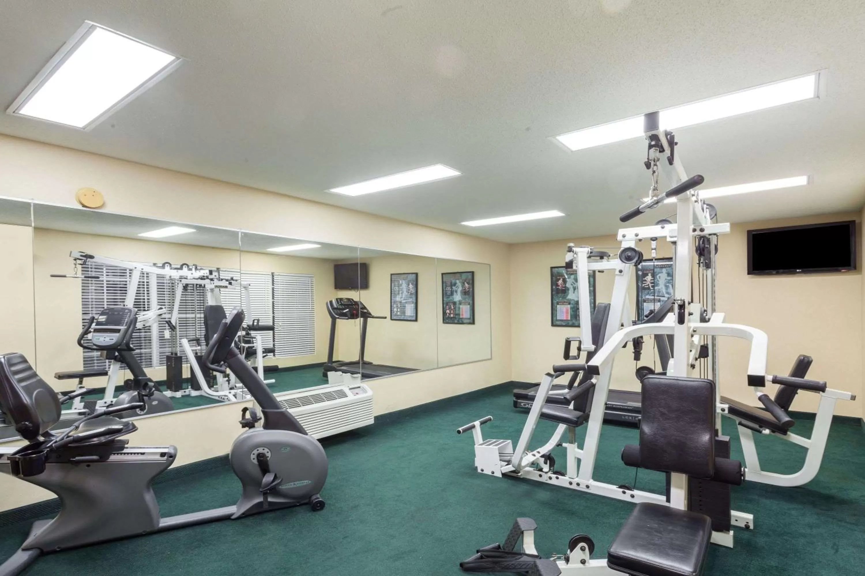 Fitness centre/facilities in Baymont by Wyndham Columbia Maury