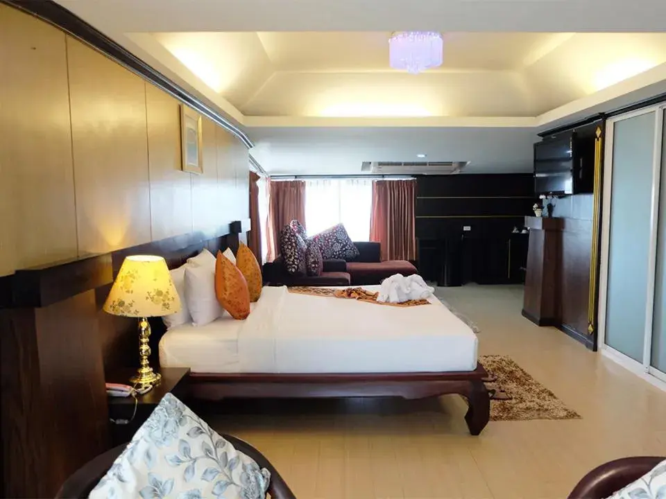 Guests, Bed in Grand Hill Resort and Spa