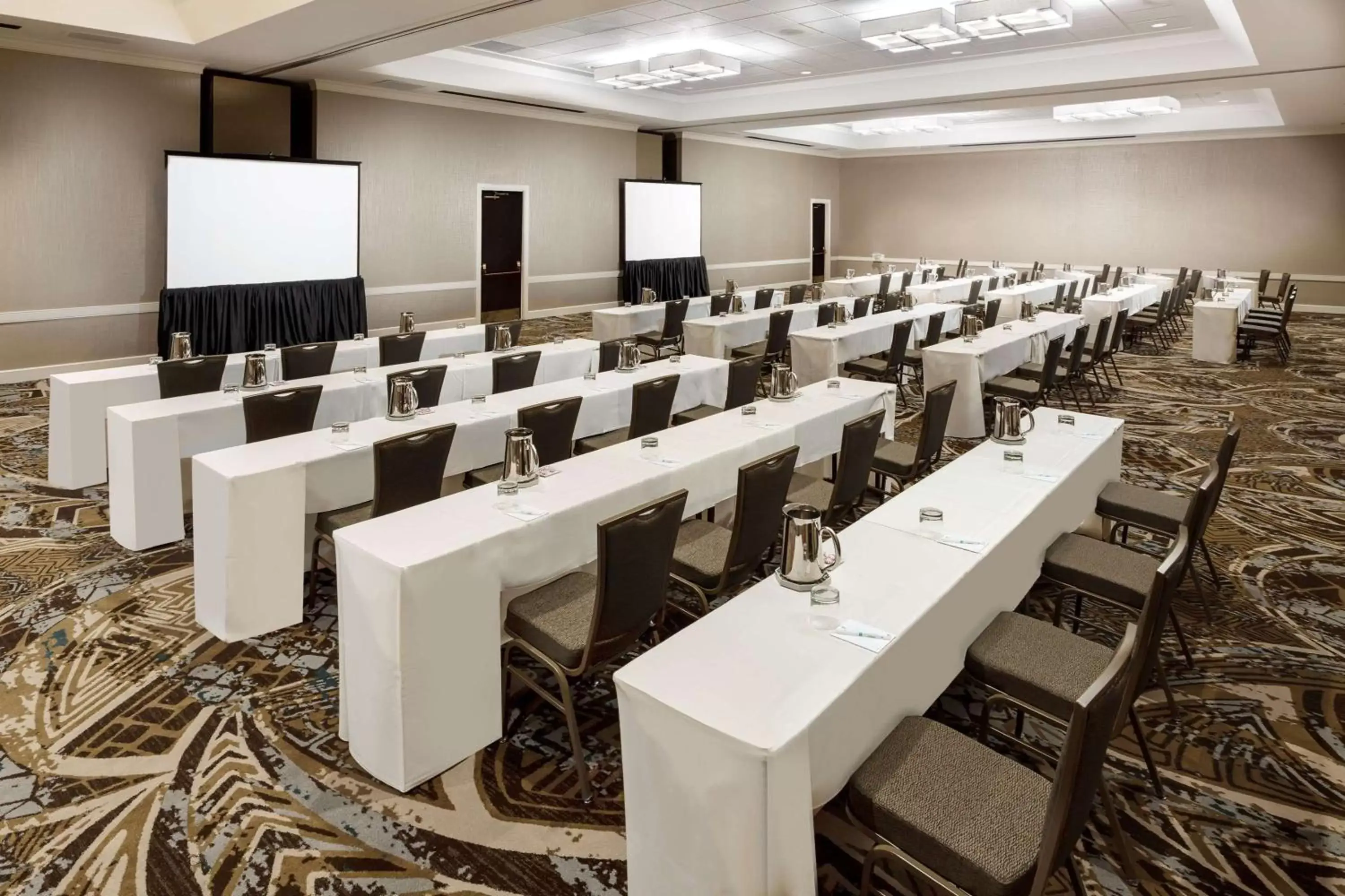 Meeting/conference room in Embassy Suites by Hilton Orlando Lake Buena Vista Resort
