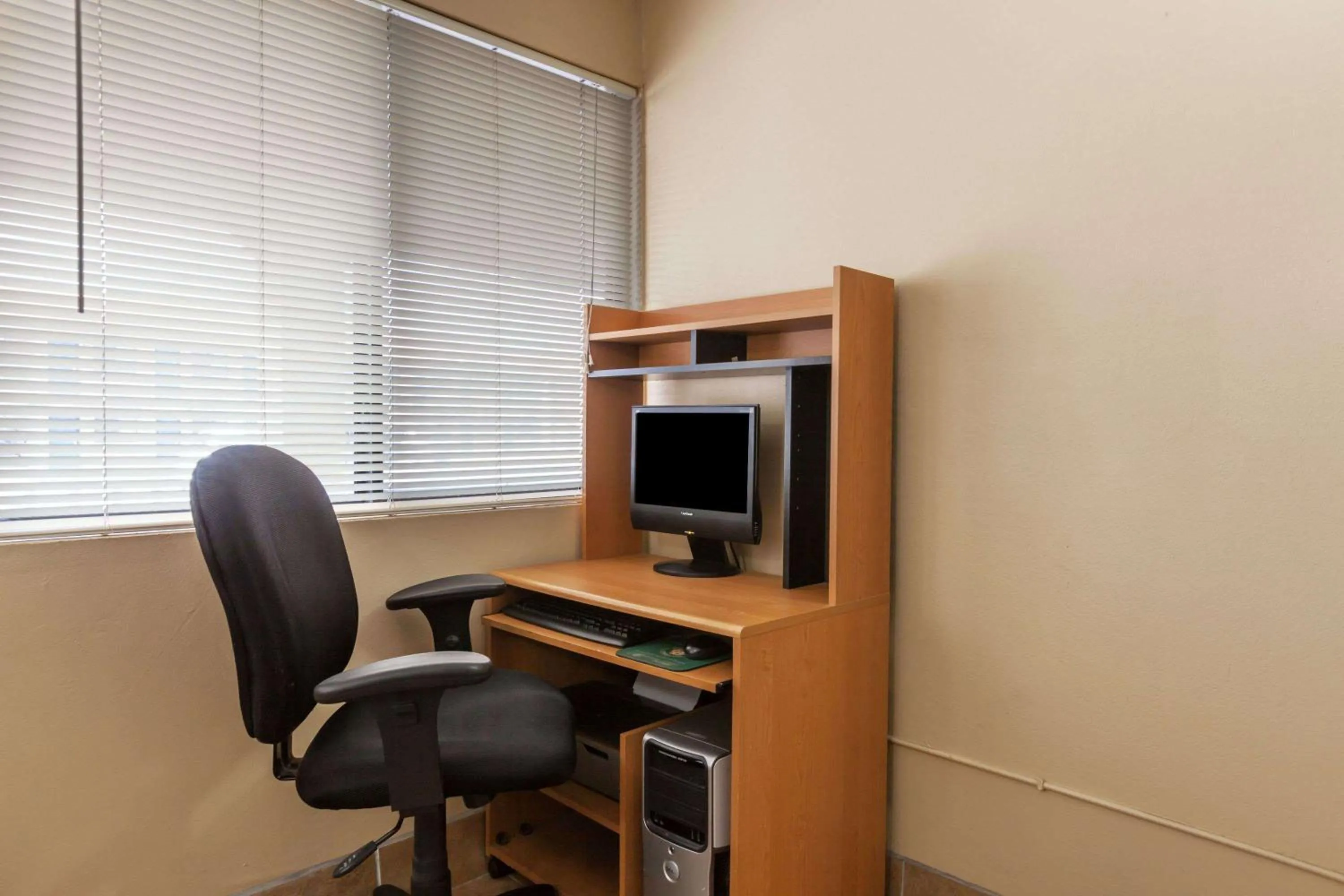 On site in Red Carpet Inn Elkton