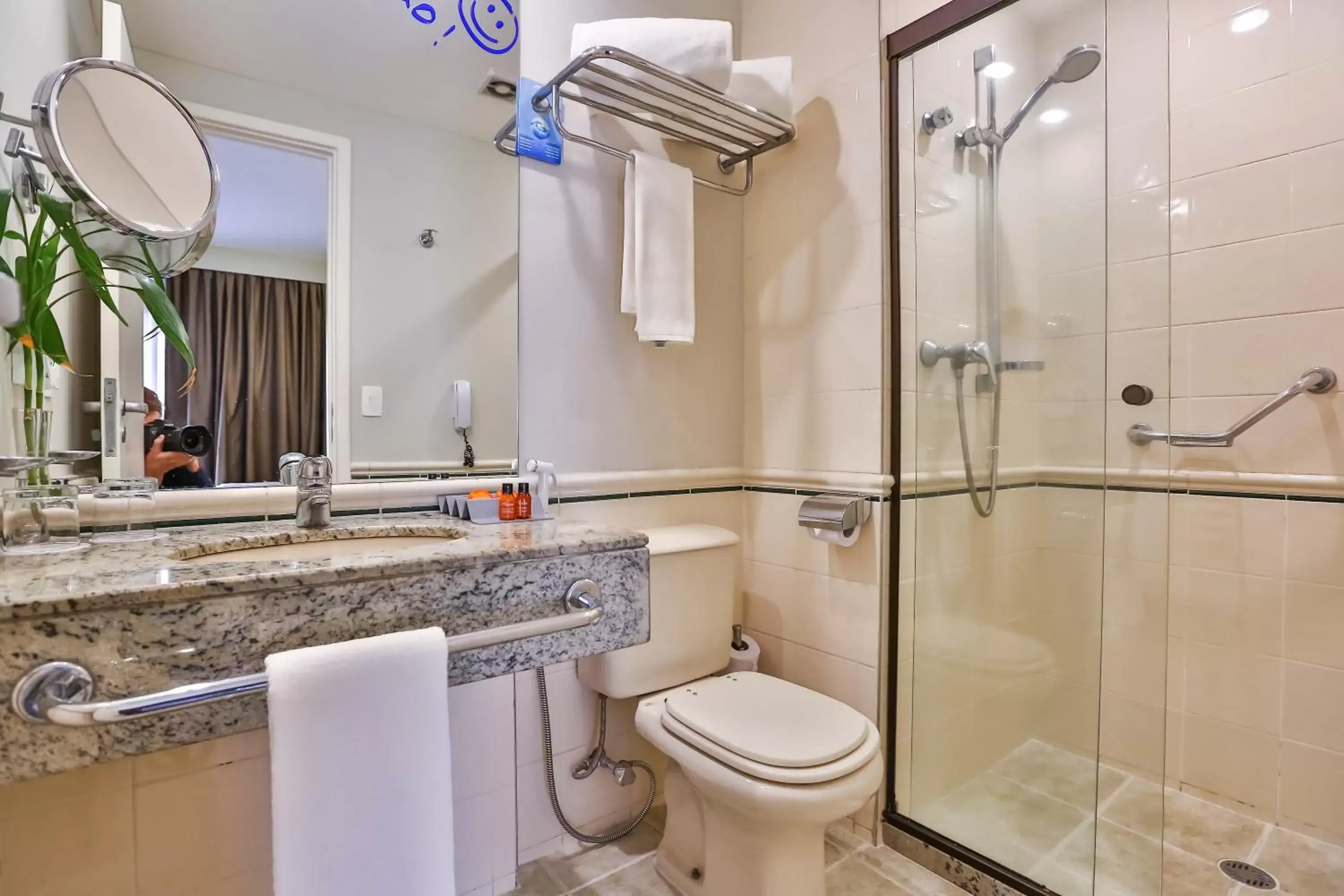 Shower, Bathroom in Double Tree by Hilton São Paulo Itaim