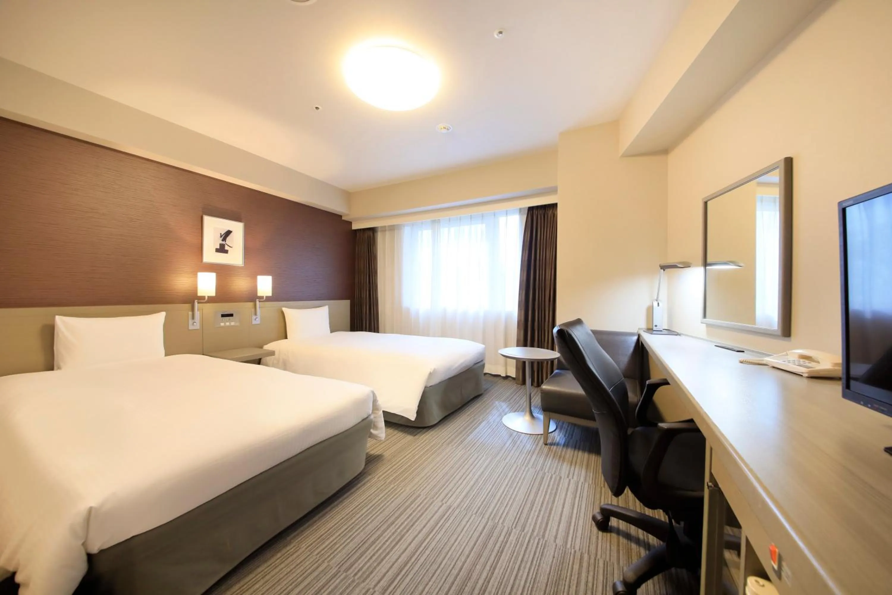 Photo of the whole room, Bed in Daiwa Roynet Hotel Tokyo Osaki