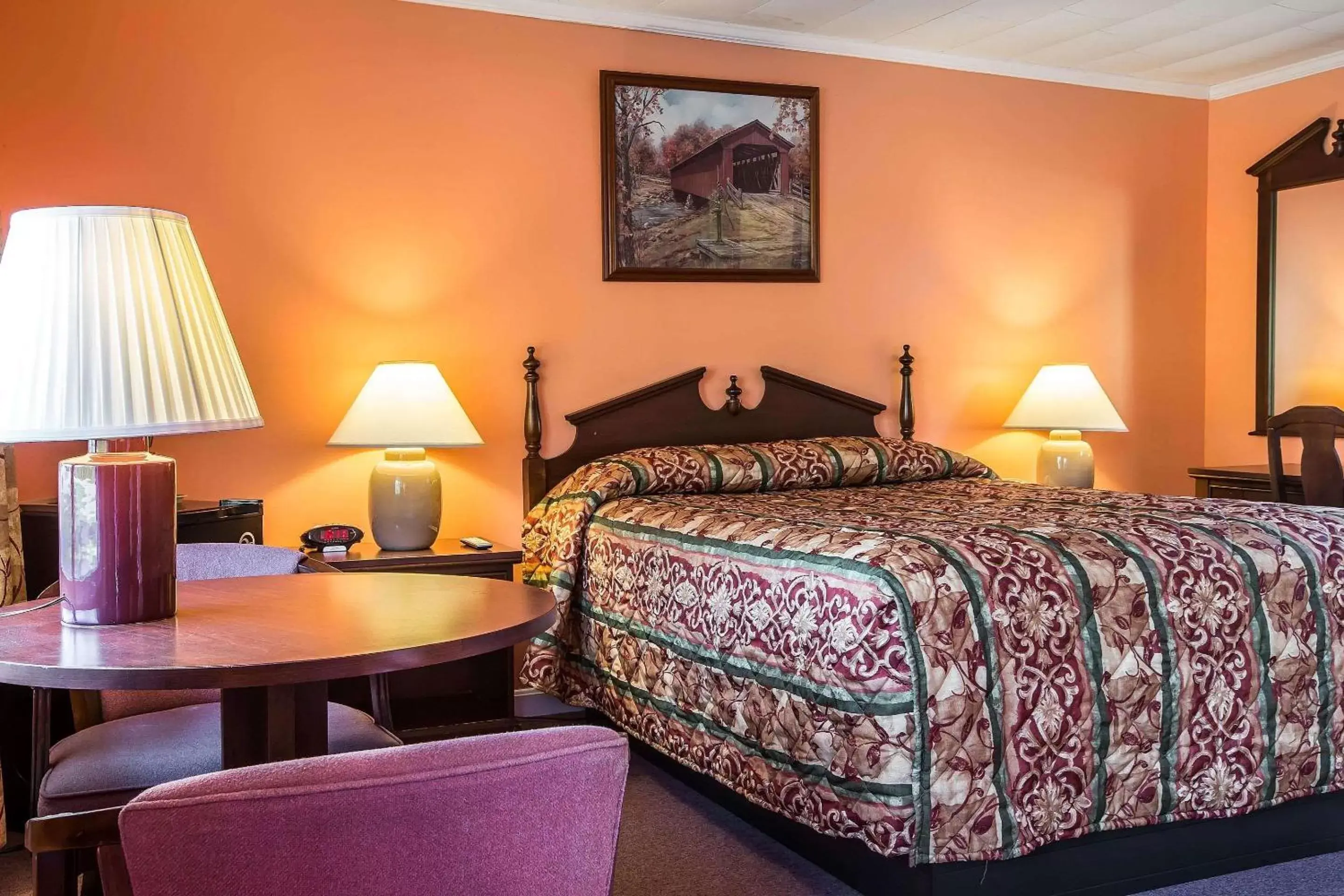 Photo of the whole room, Bed in Rodeway Inn Lincoln I-93 Photo of the whole room, Bed in Rodeway Inn Lincoln I-93