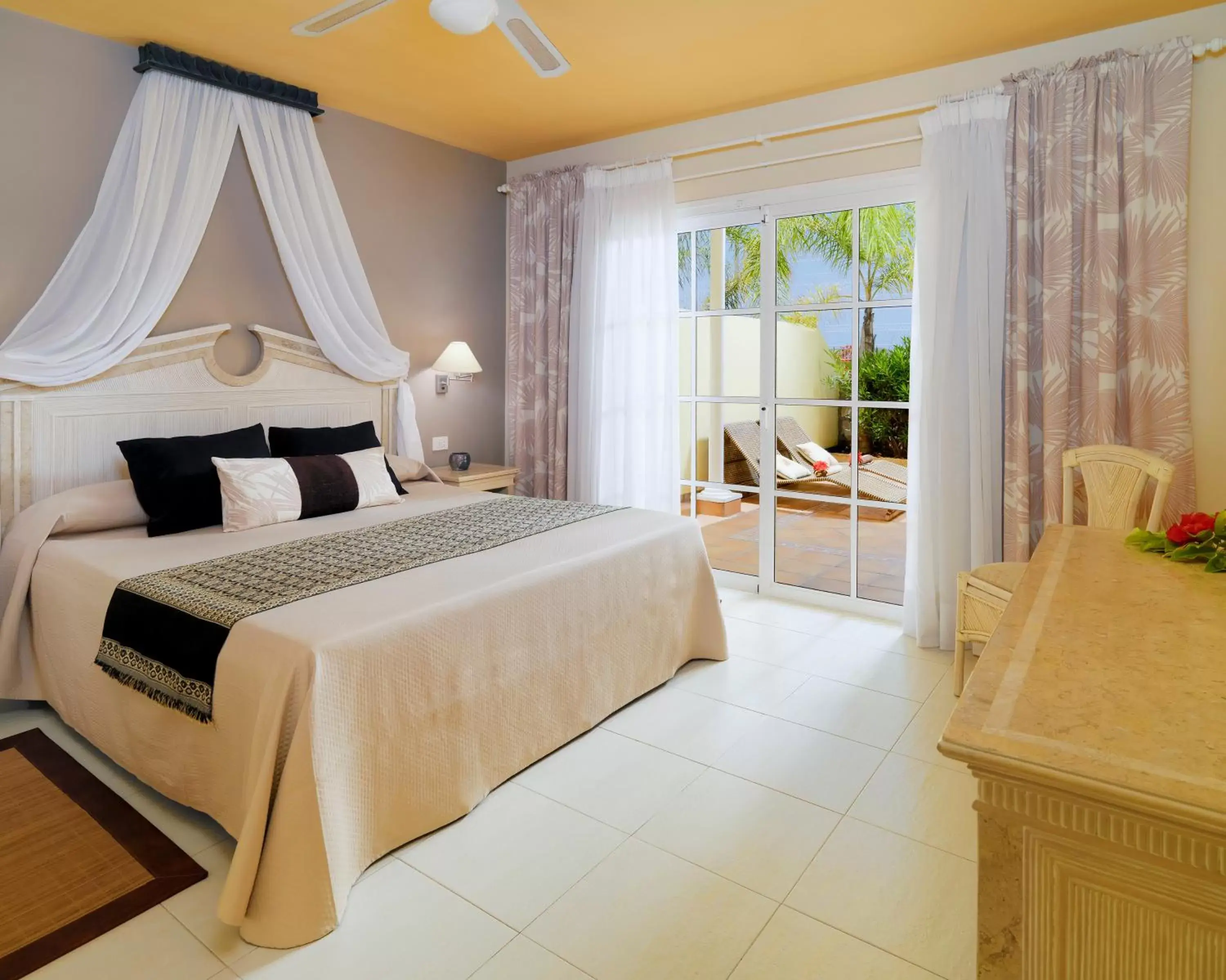Bedroom, Bed in Gran Oasis Resort