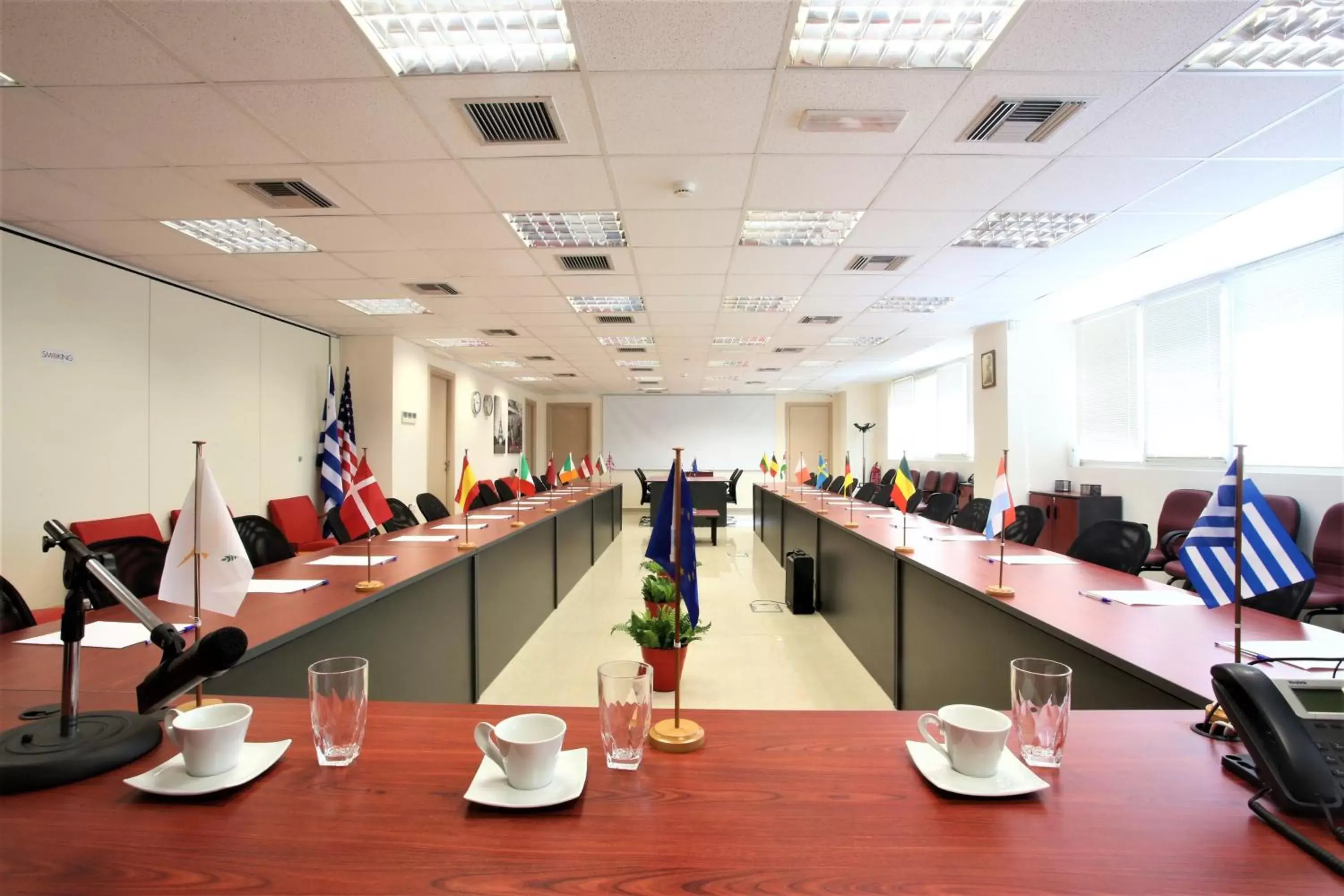 Meeting/conference room, Restaurant/Places to Eat in GK Airport Suites