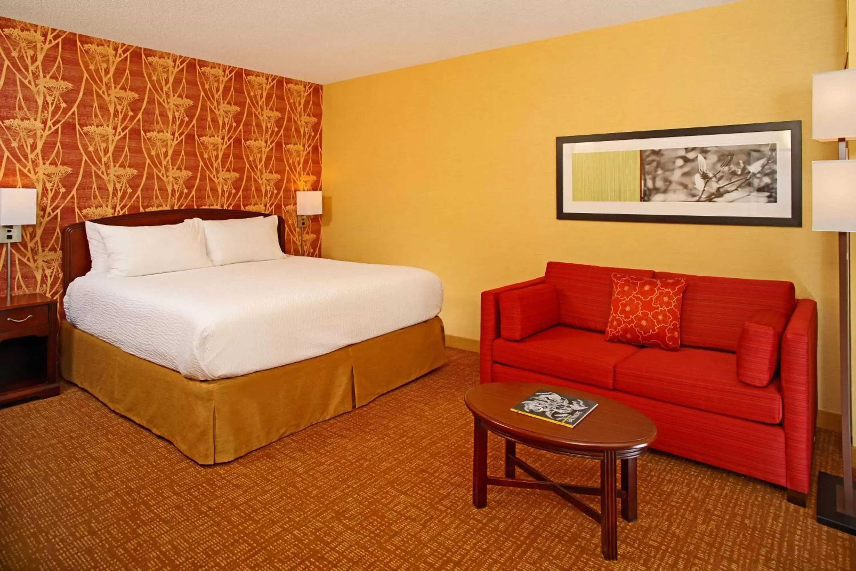 Photo of the whole room, Bed in Courtyard by Marriott Baltimore Downtown/Inner Harbor