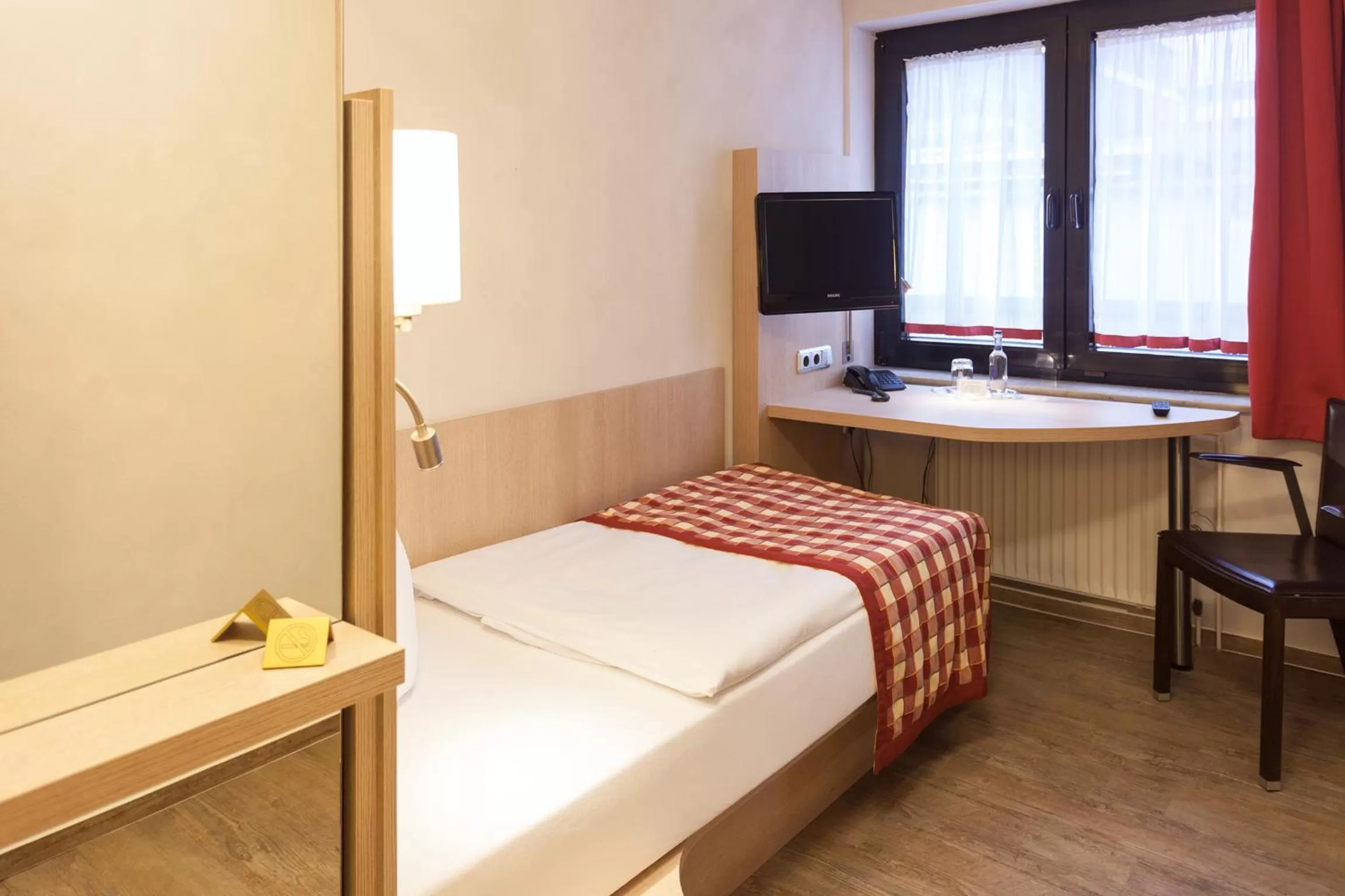 Photo of the whole room, Bed in Centro Hotel Goya Wolfsburg City, Trademark Collection by Wyndham