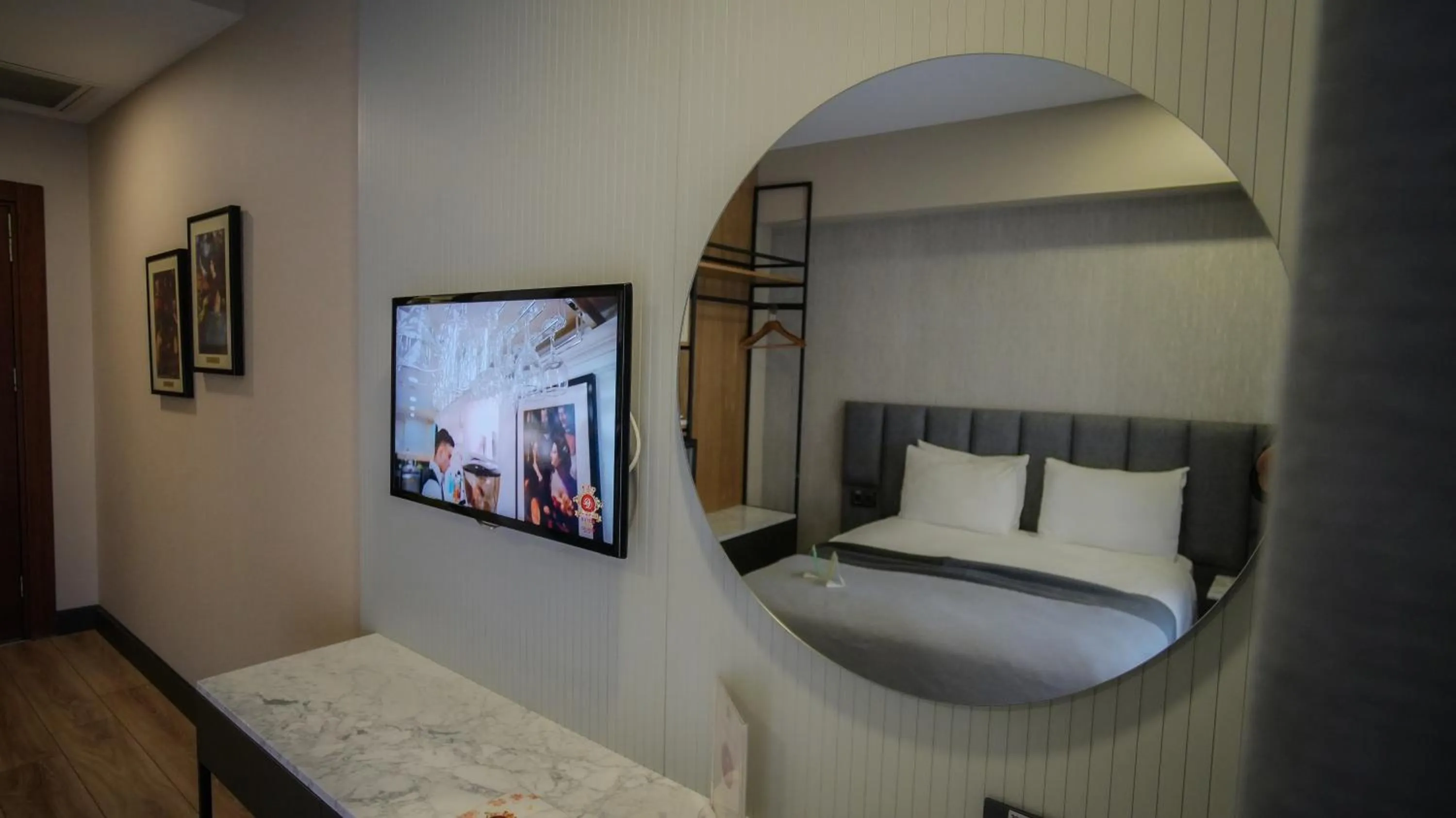 TV and multimedia, Bed in Dosso Dossi Hotels Old City