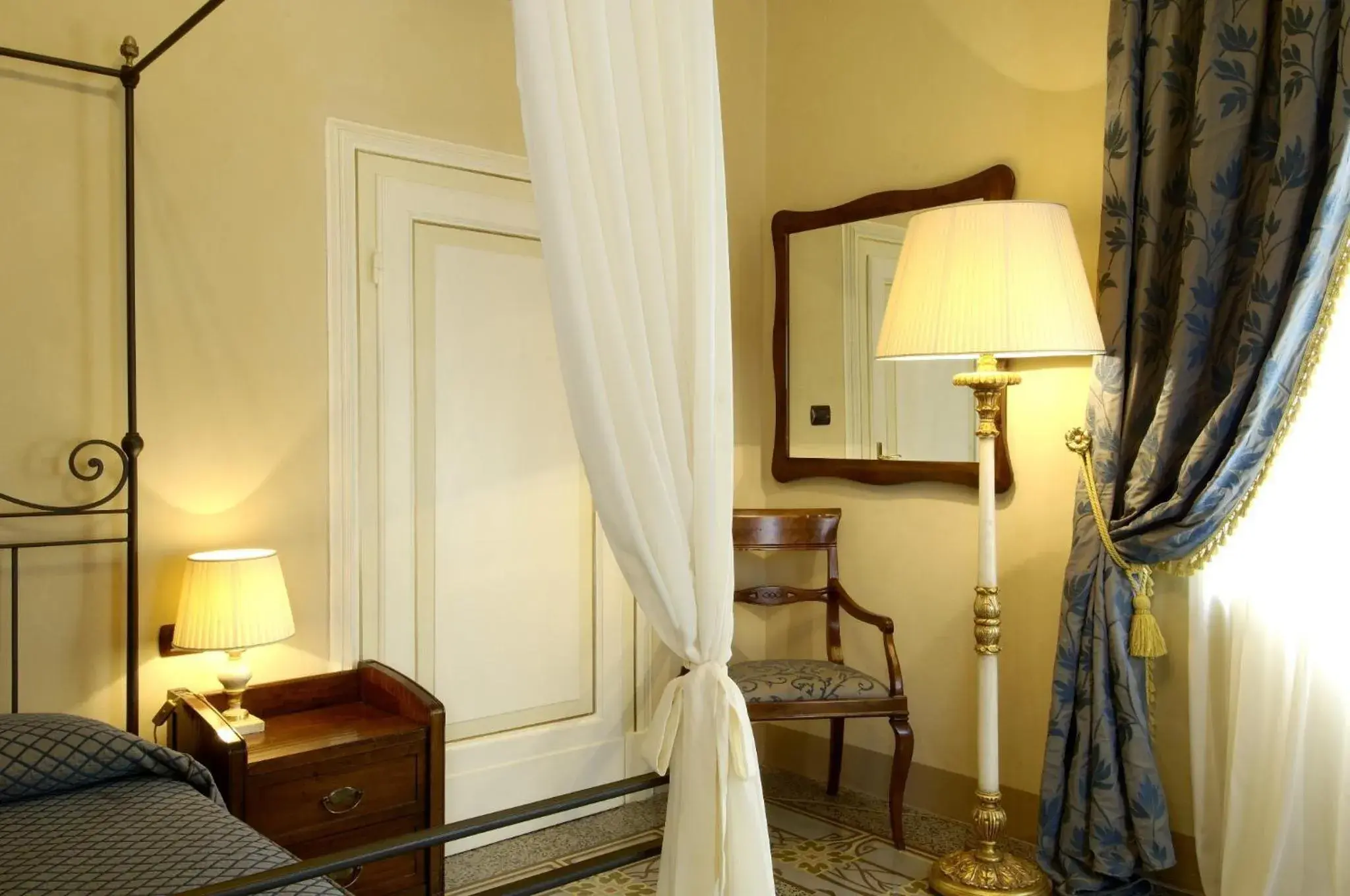 Bedroom, Seating Area in Castello Montegiove