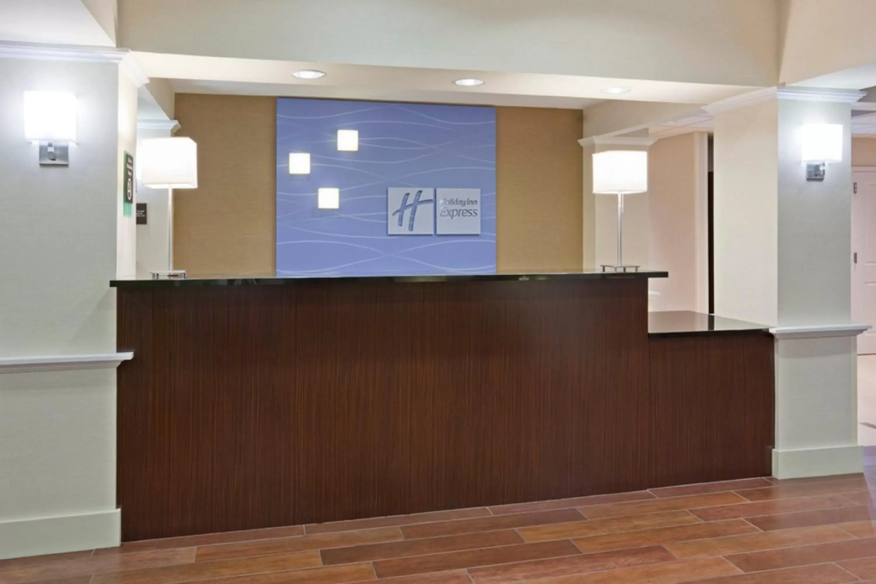 Property building, Lobby/Reception in Holiday Inn Express Hotel & Suites Rogers, an IHG Hotel