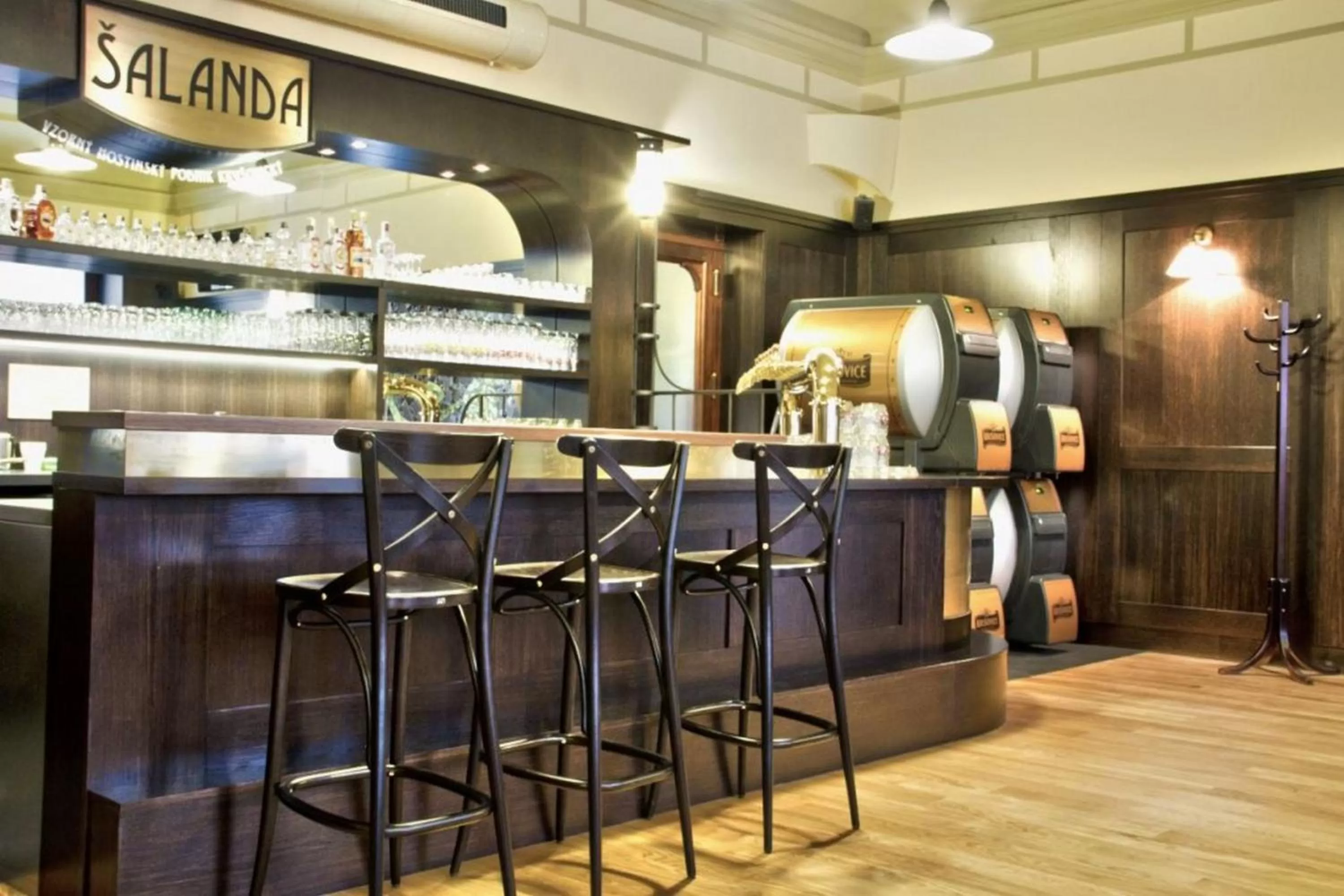 Restaurant/places to eat in Hotel Union