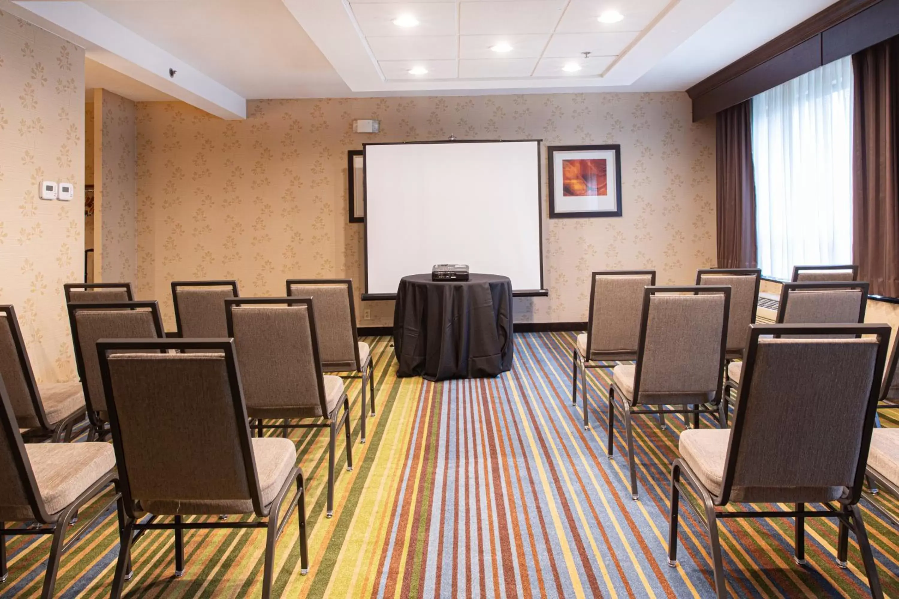 Meeting/conference room in Holiday Inn St. Louis Airport West Earth City, an IHG Hotel