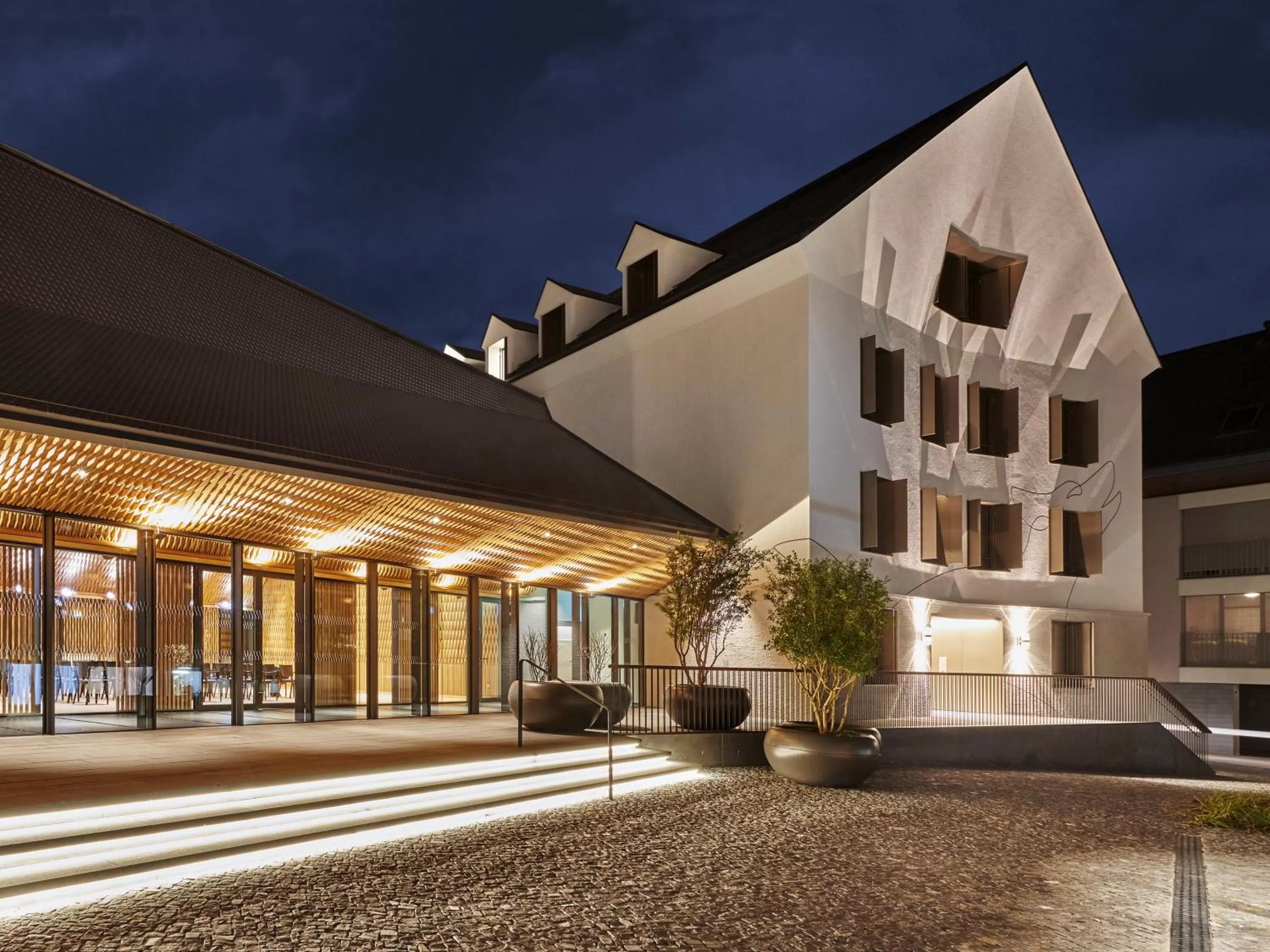 Property building in CASPAR Swiss Quality Hotel