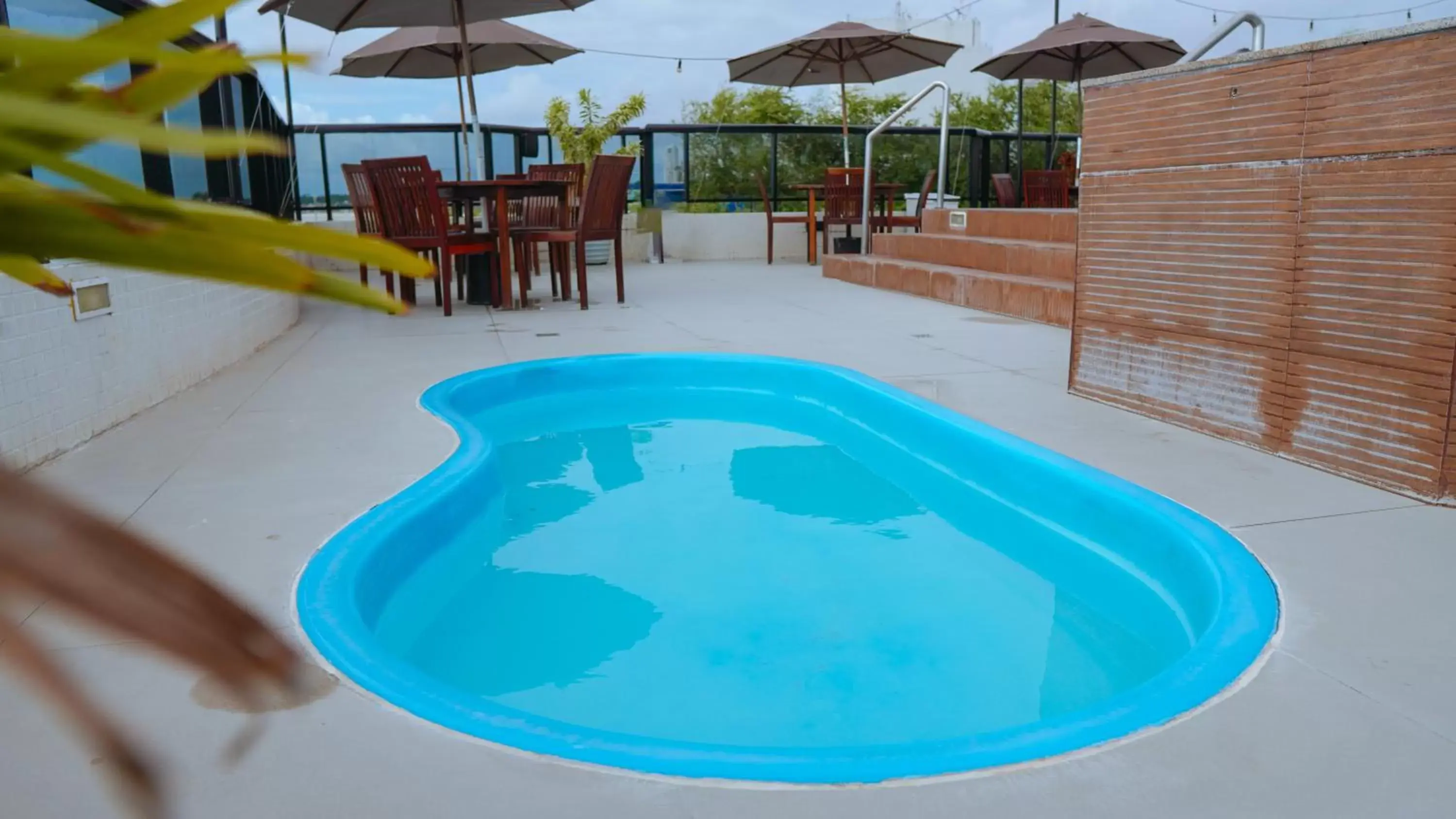 Swimming Pool in Atlântico Praia Hotel