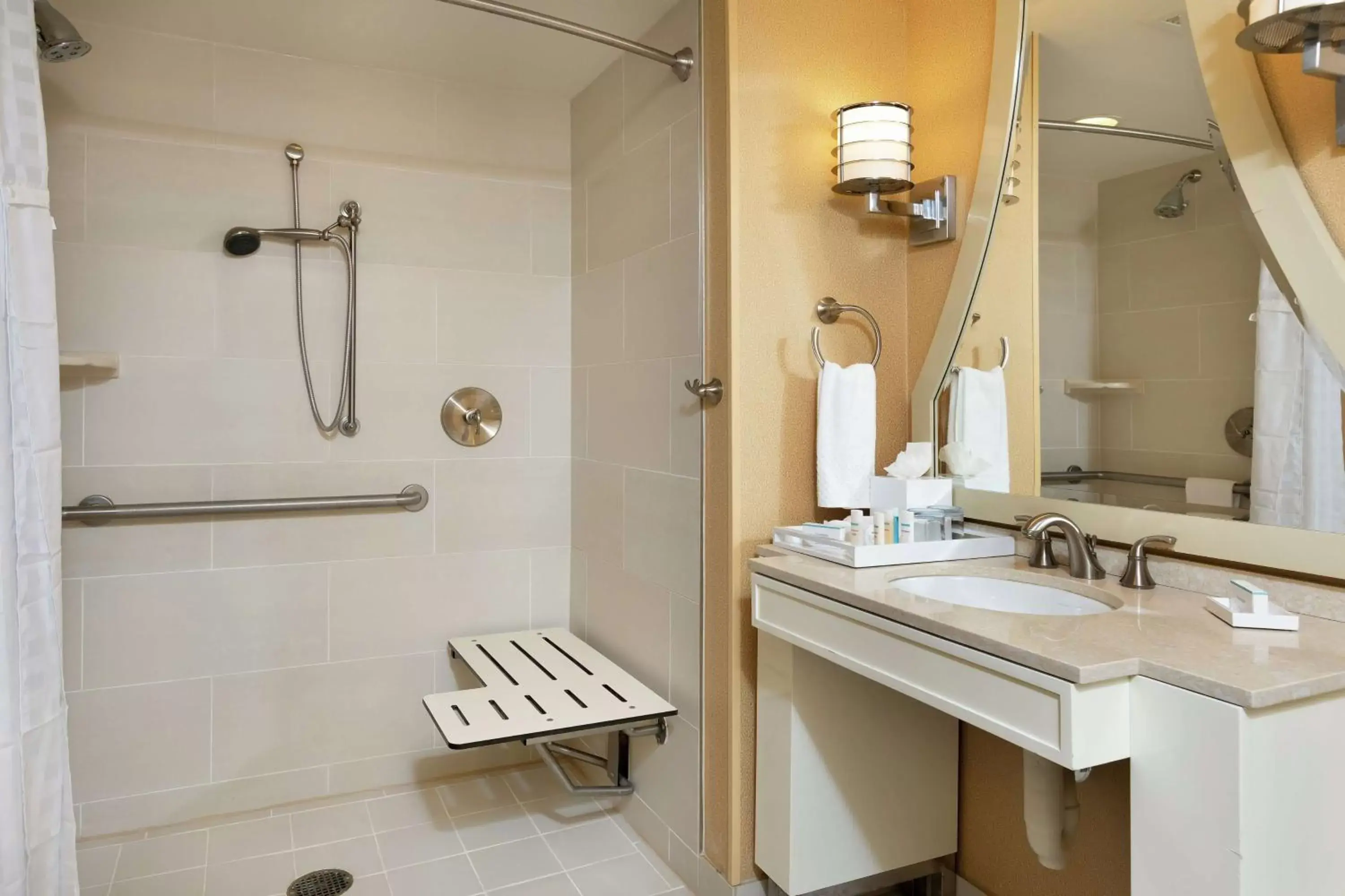 Bathroom in Embassy Suites Houston - Downtown