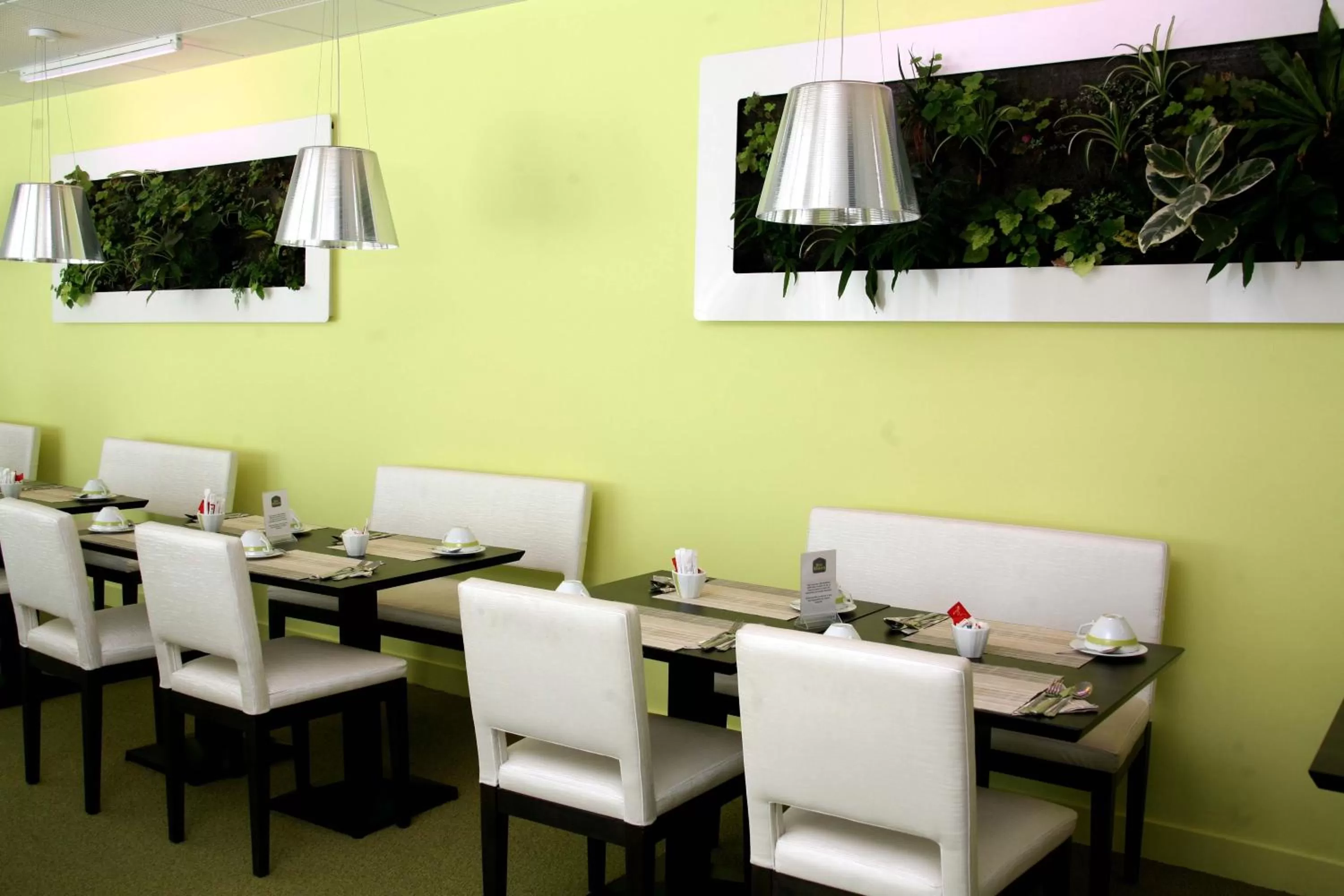 Restaurant/places to eat in Best Western Plus Richelieu