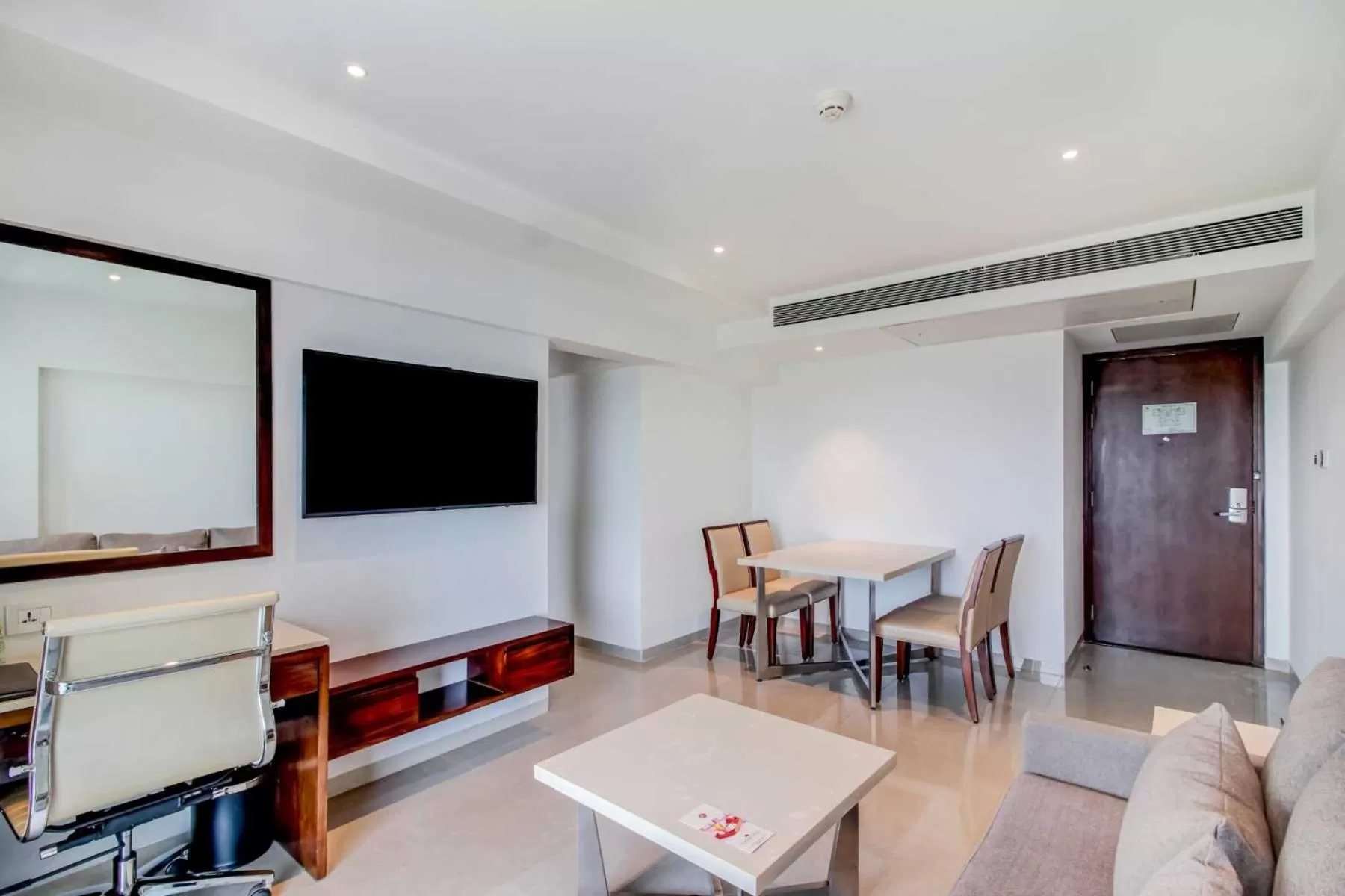 Living room, Bed in Ramee Techome