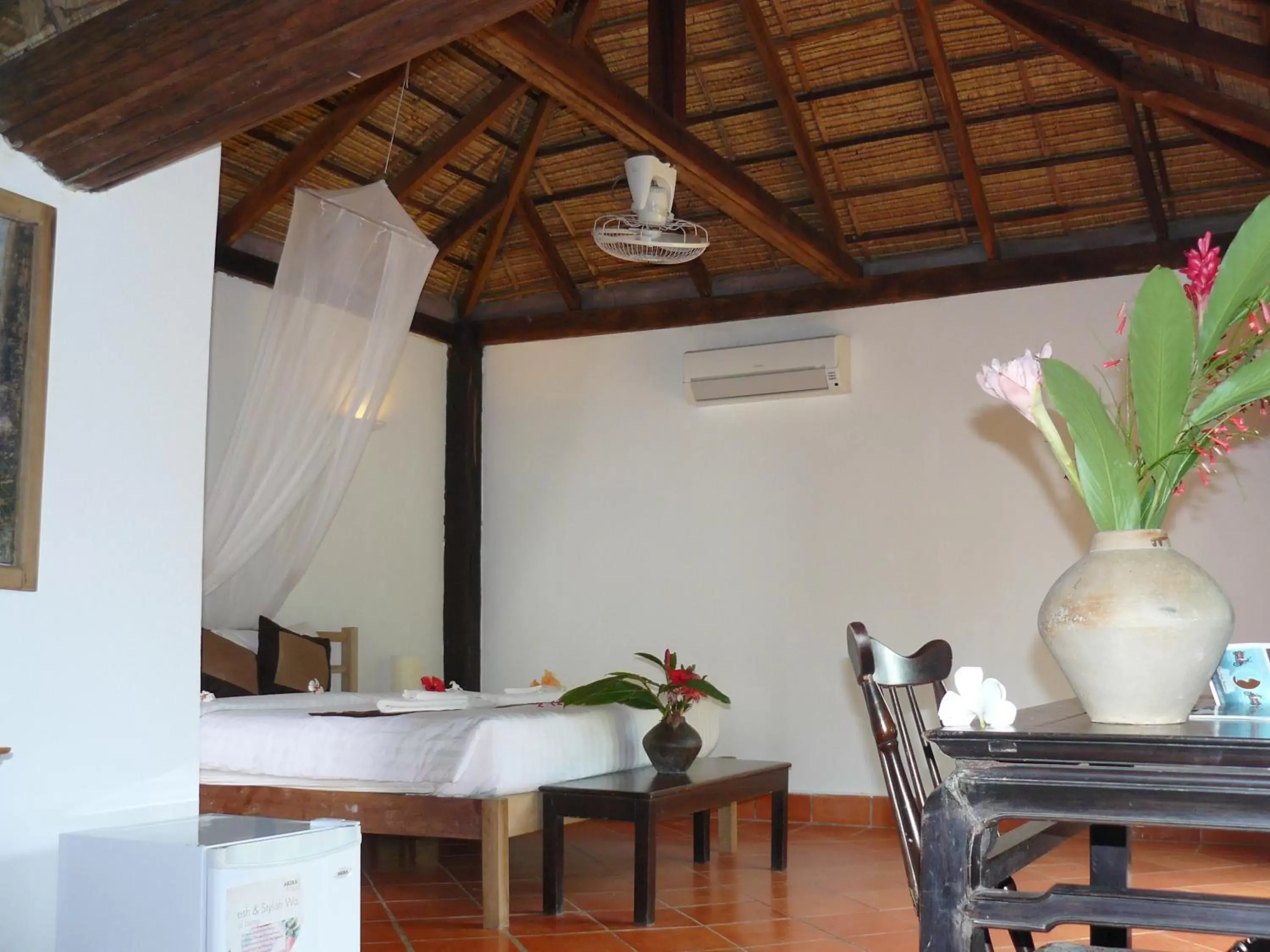 Bedroom, Dining Area in Mealea Resort