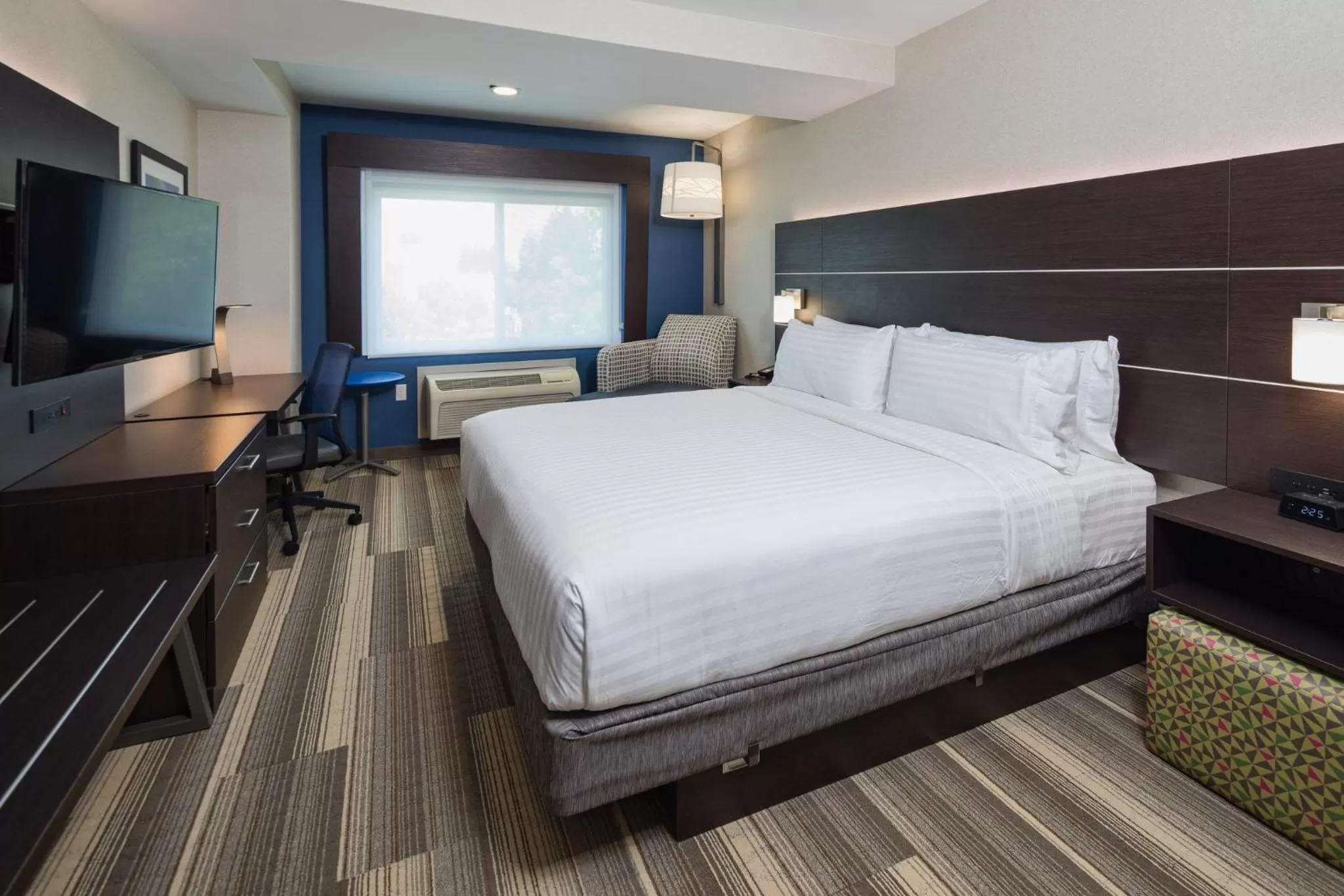 Photo of the whole room, Bed in Holiday Inn Express - Sunnyvale - Silicon Valley by IHG