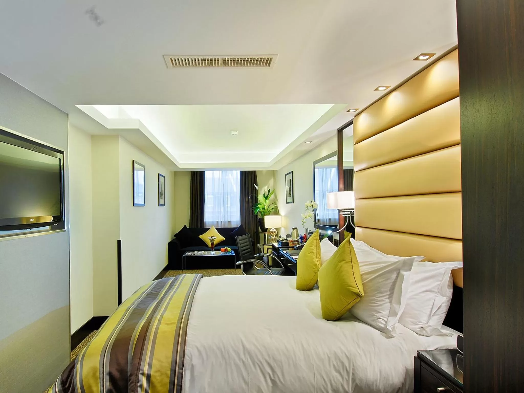 Bedroom, Bed in Park Grand Mayfair