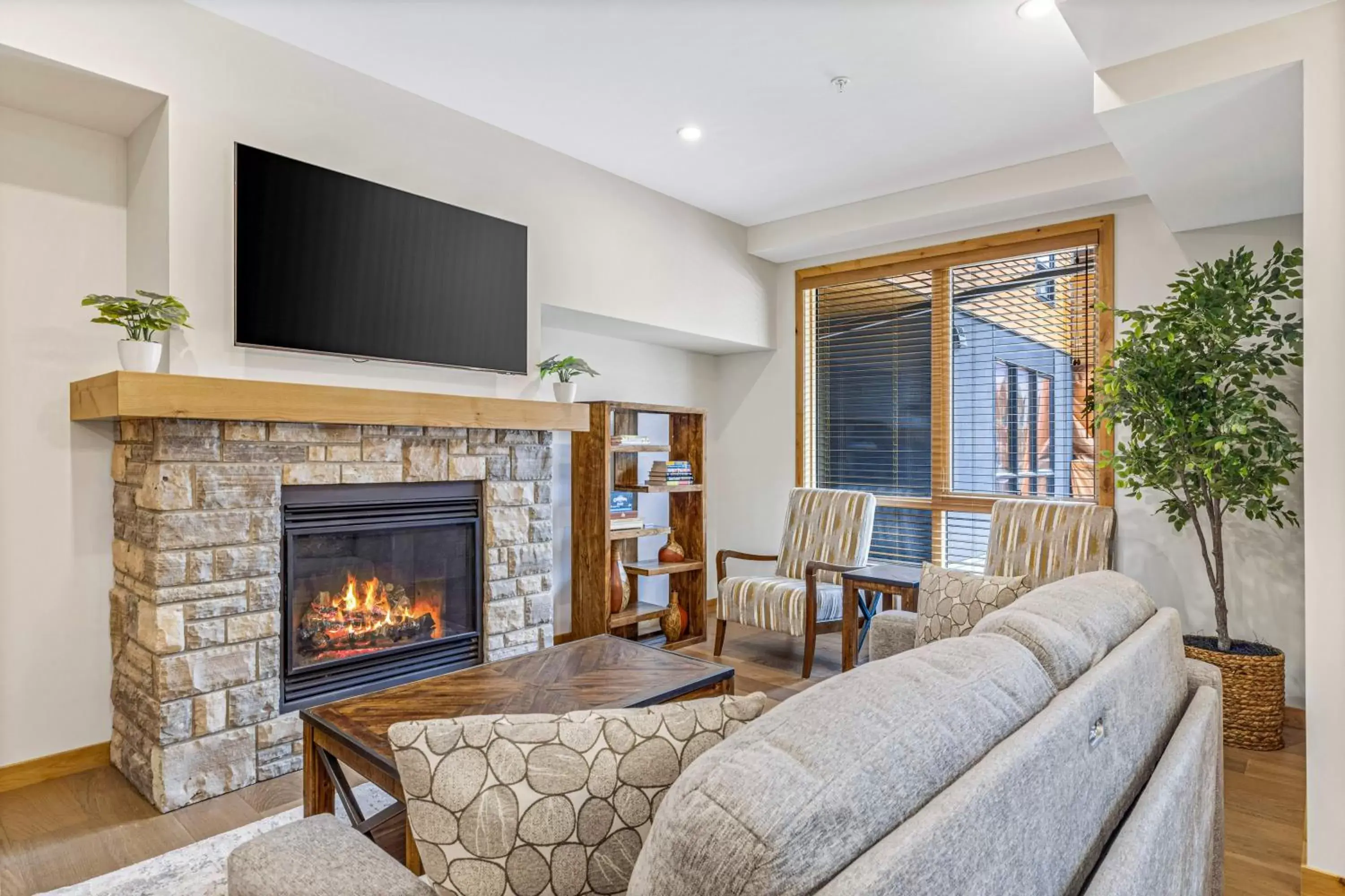 Living room, Seating Area in Tamarack Lodge by Spring Creek Vacations