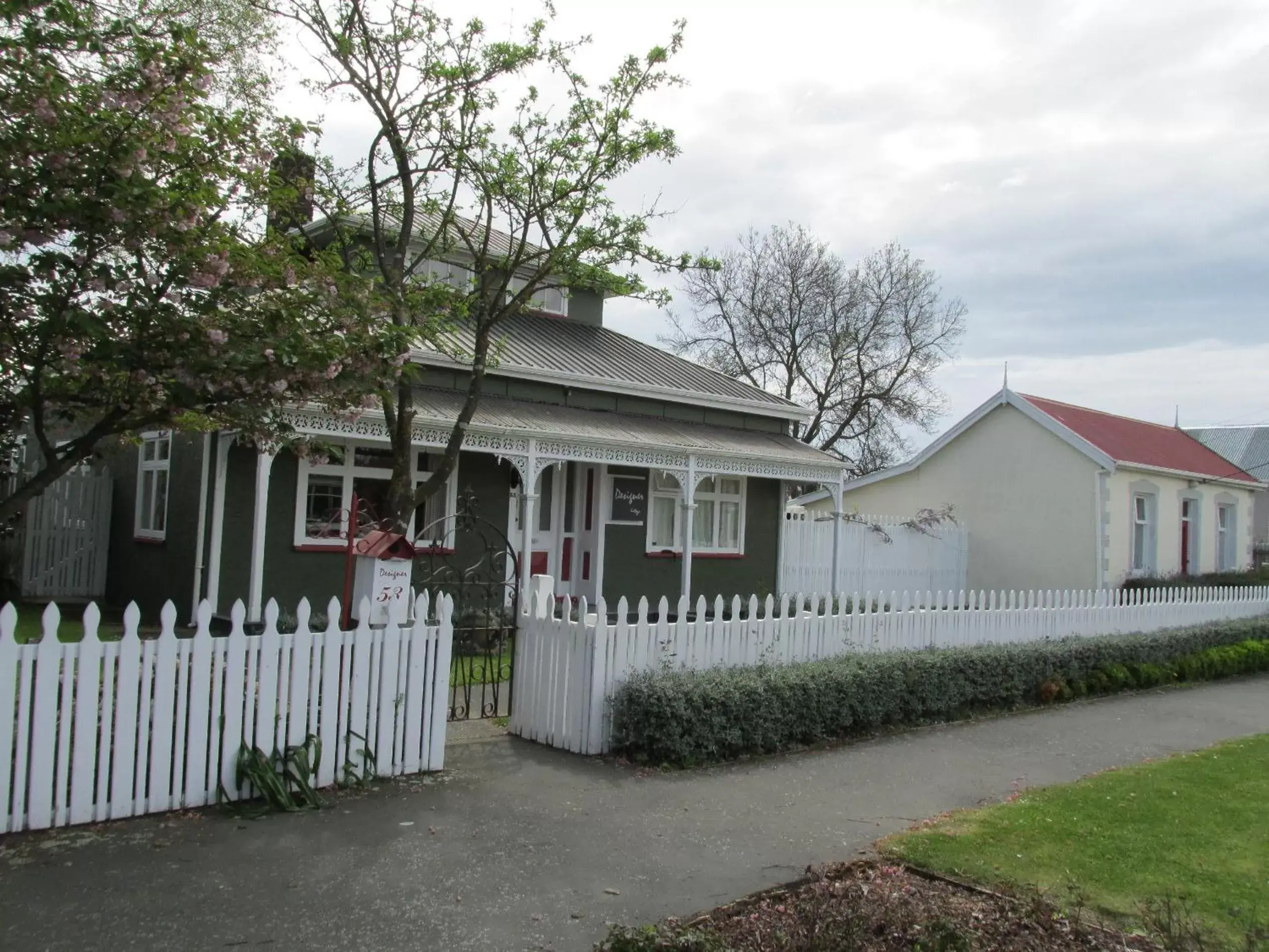 Facade/entrance, Property Building in Designer Cottage