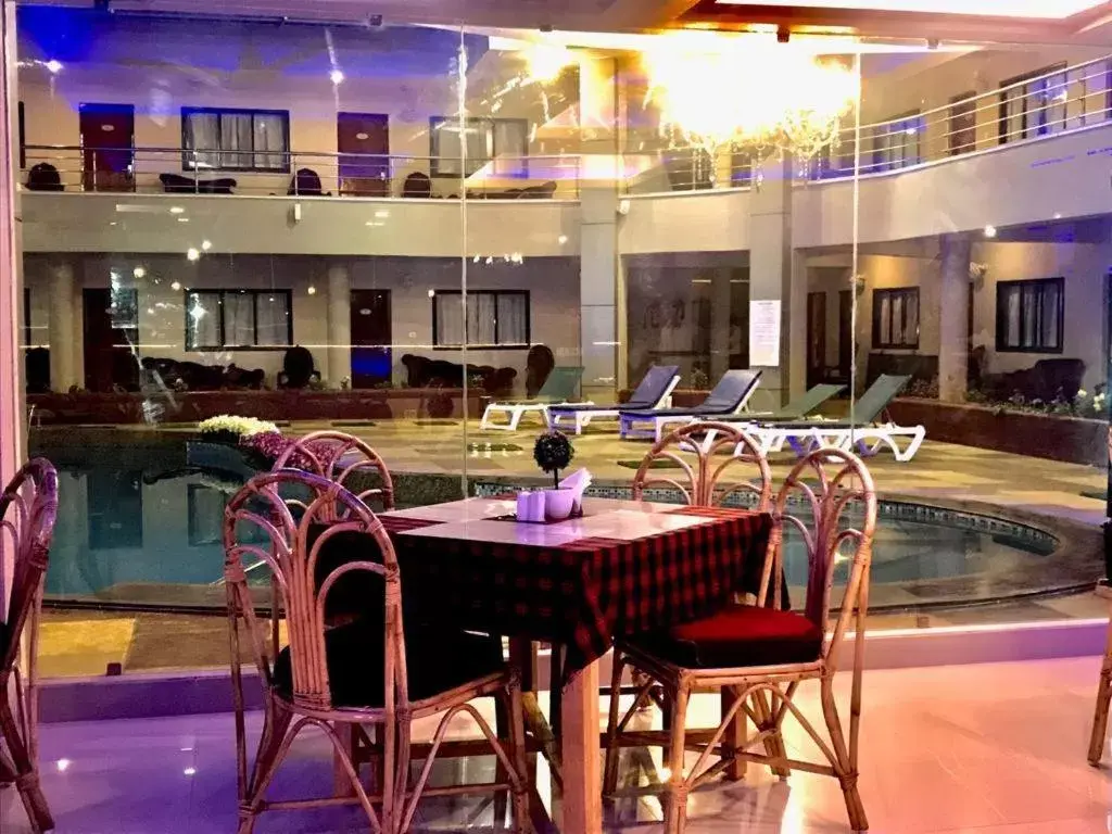 Restaurant/places to eat in The Center Court Resort & Spa Restaurant/places to eat in The Center Court Resort & Spa