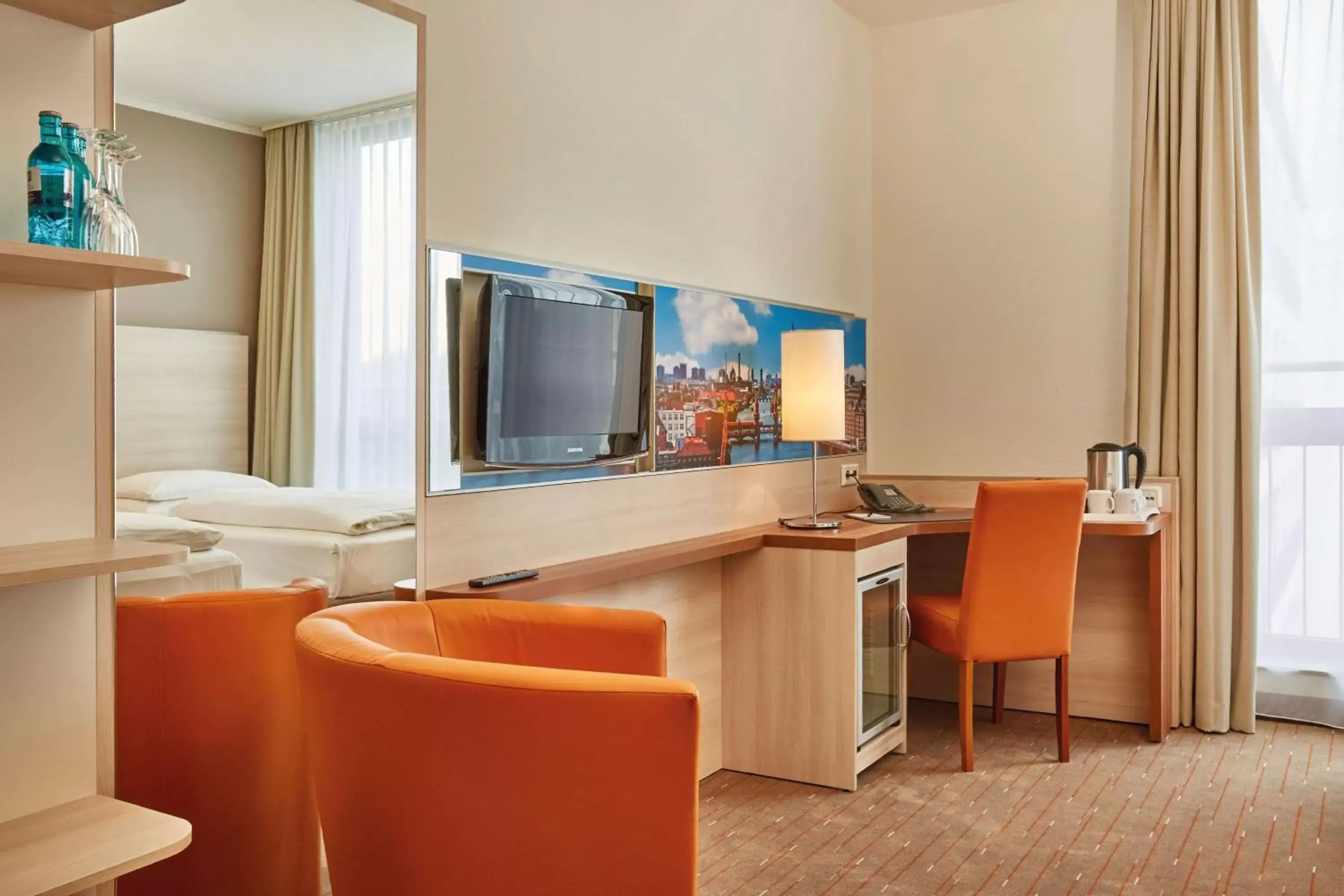 Photo of the whole room, TV/Entertainment Center in H+ Hotel Berlin Mitte