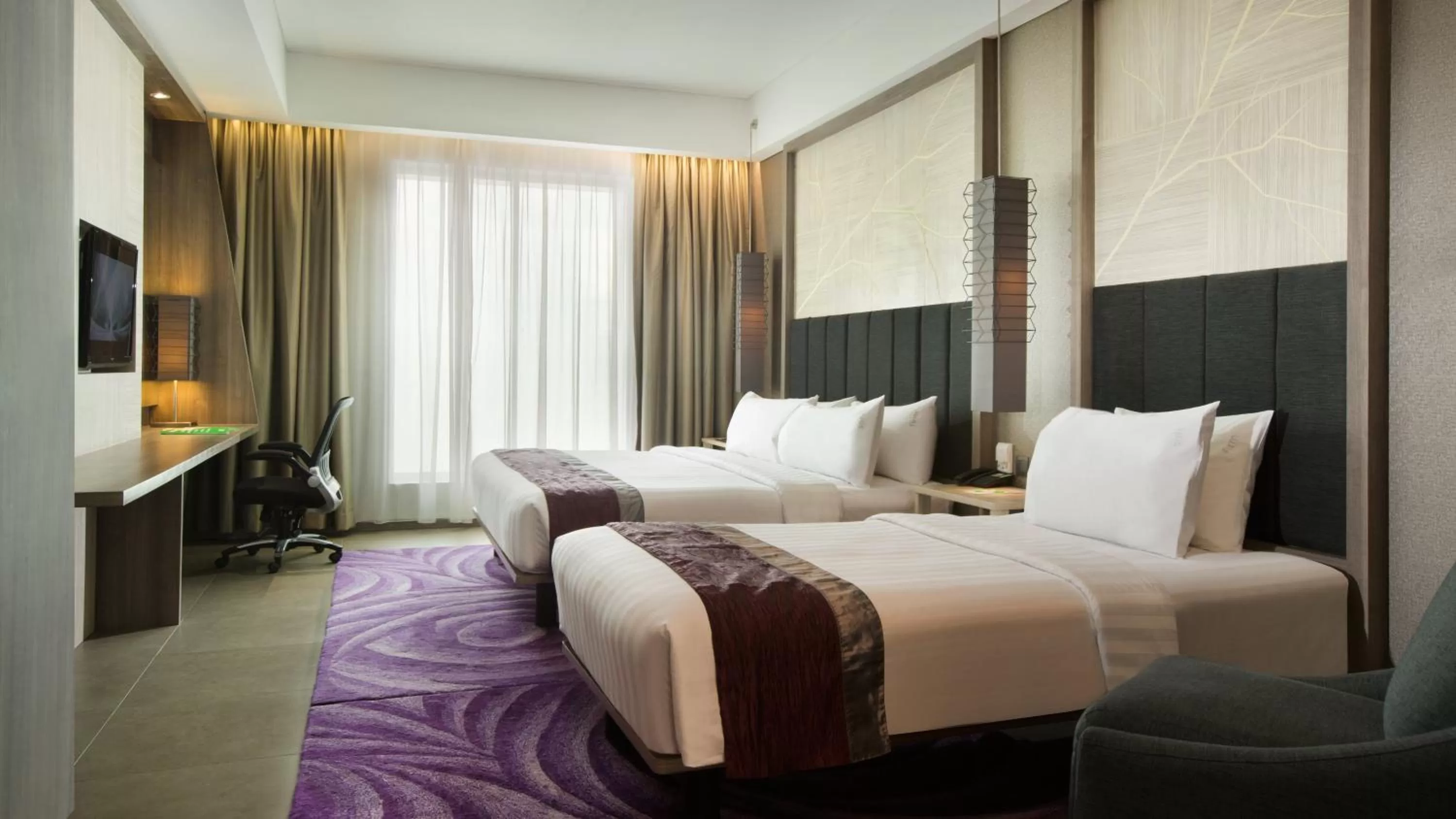 Photo of the whole room, Bed in Holiday Inn Bandung Pasteur by IHG