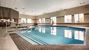 Swimming Pool in Best Western Elko Inn