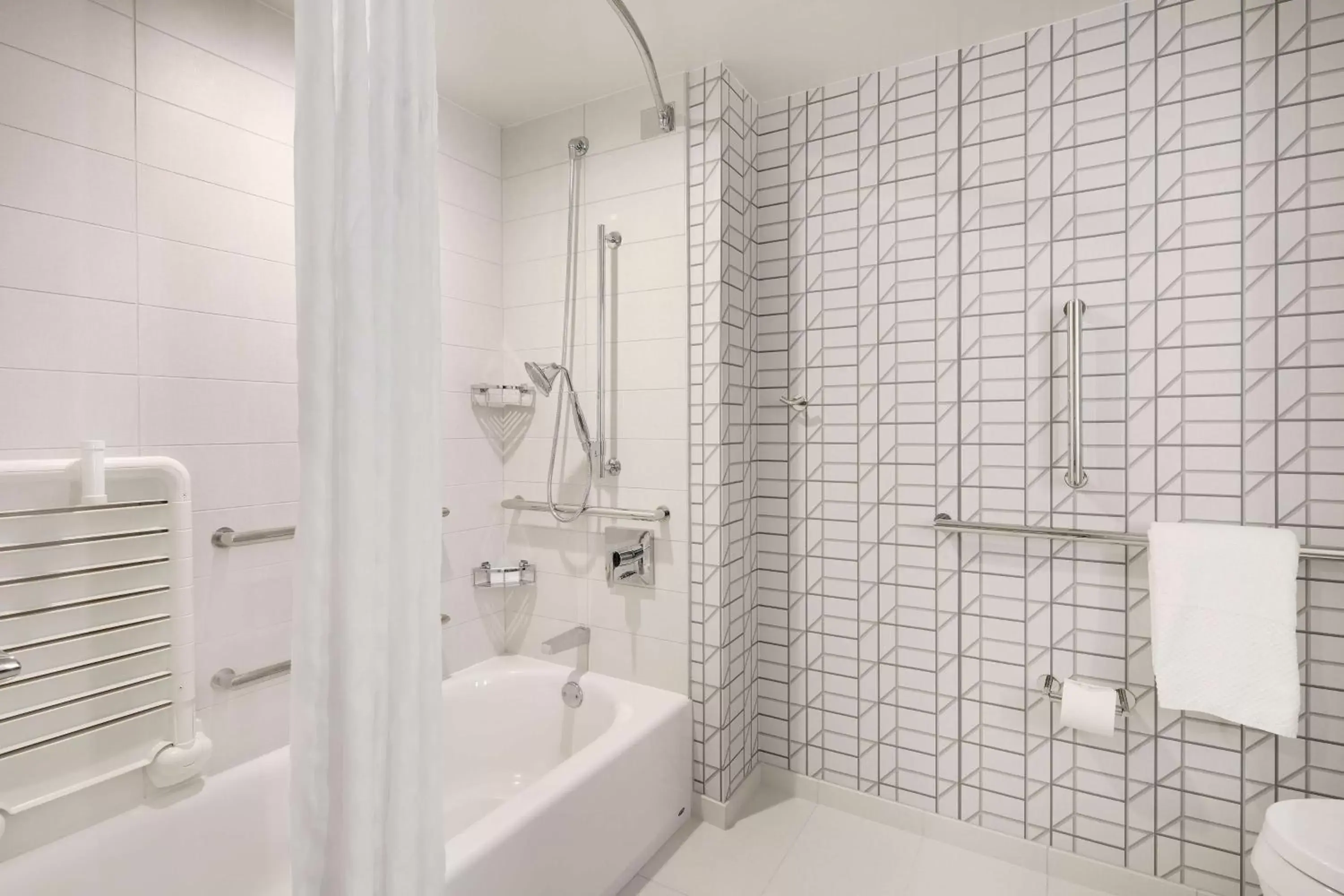 Bathroom in Embassy Suites by Hilton Atlanta Perimeter Center Bathroom in Embassy Suites by Hilton Atlanta Perimeter Center