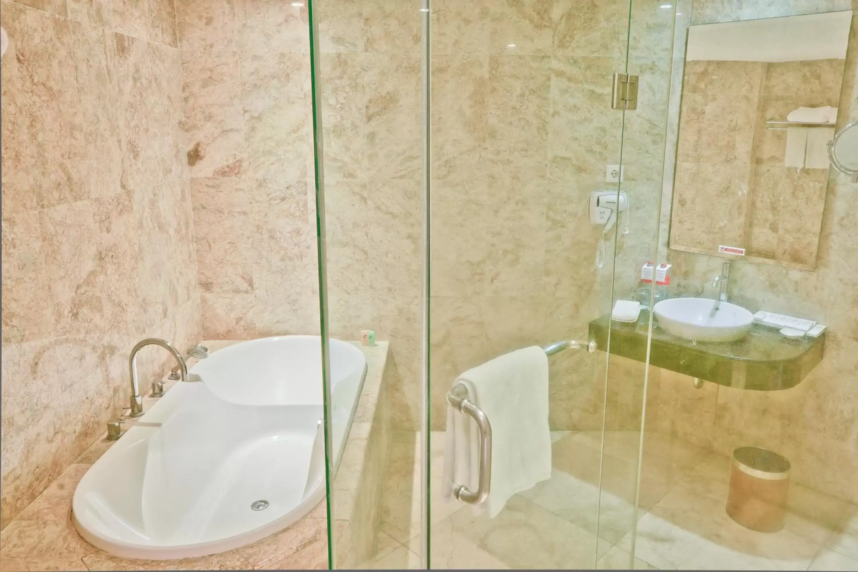 Bathroom in Swiss-Belhotel Lampung