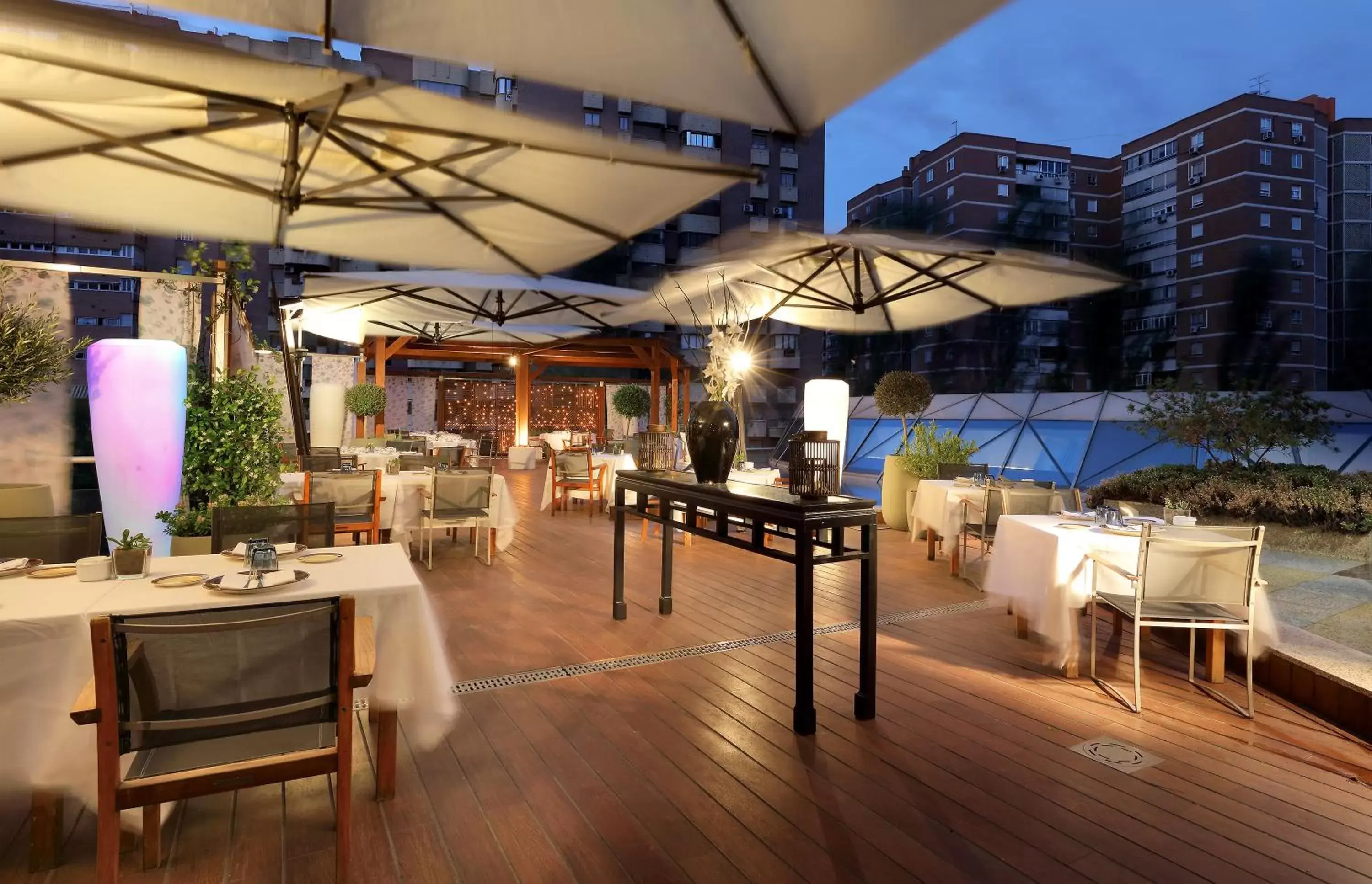 Restaurant/Places to Eat in Eurostars Suites Mirasierra