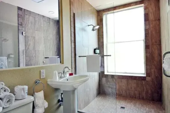 Bathroom in 1905 Basin Park Hotel