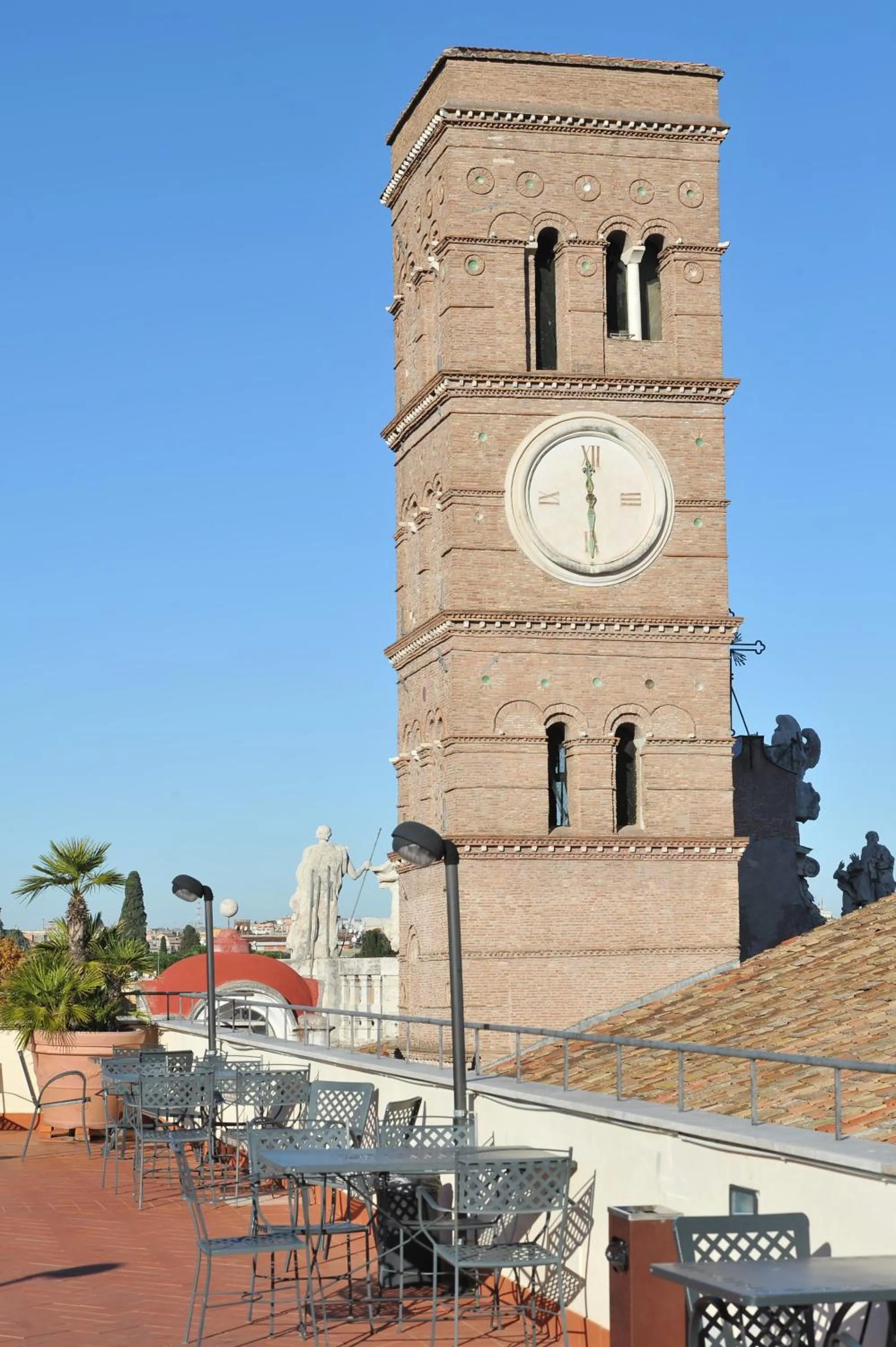 Nearby landmark in Domus Sessoriana