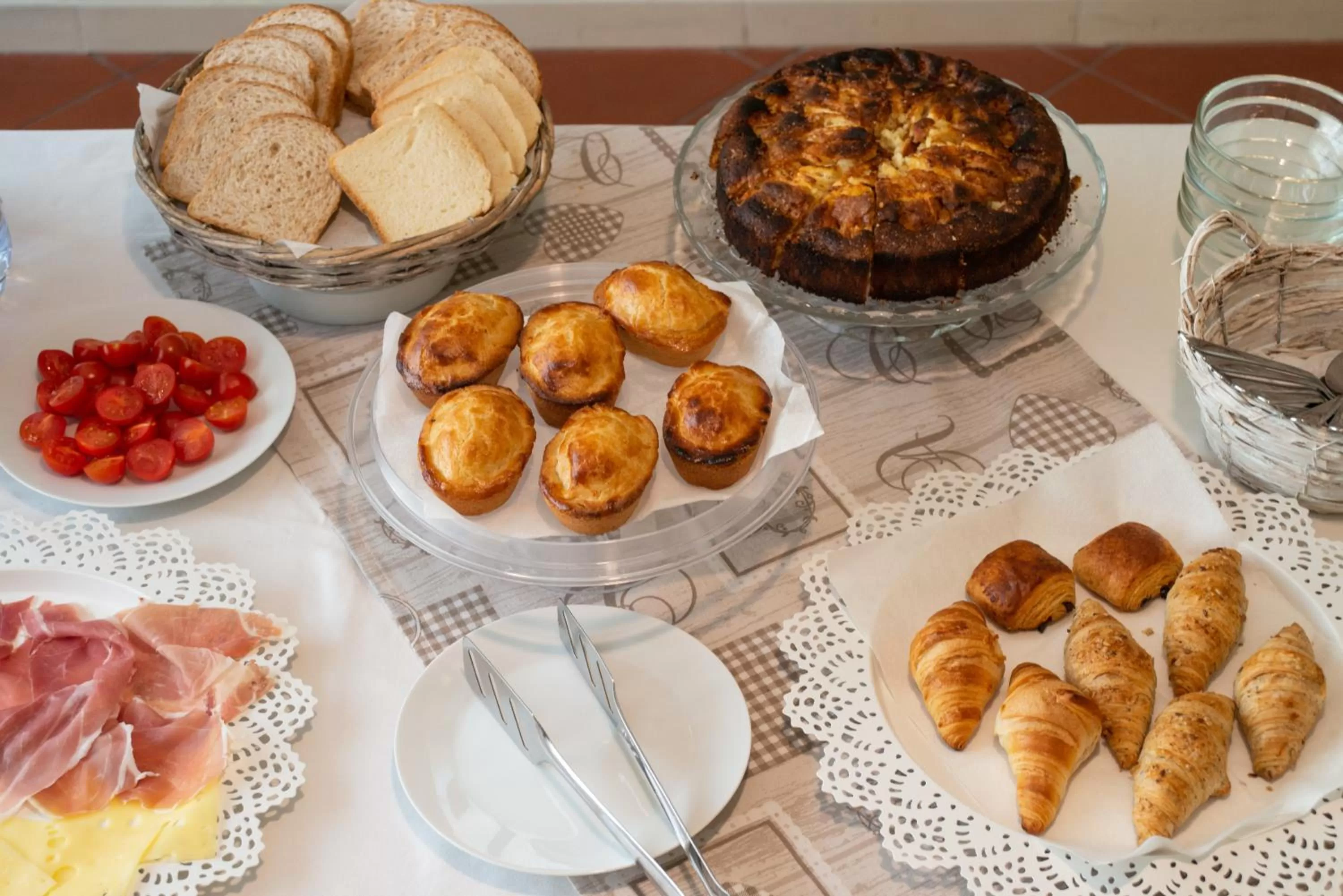 Buffet breakfast in Villa Domus Salento Suites & Rooms con parcheggio privato in loco