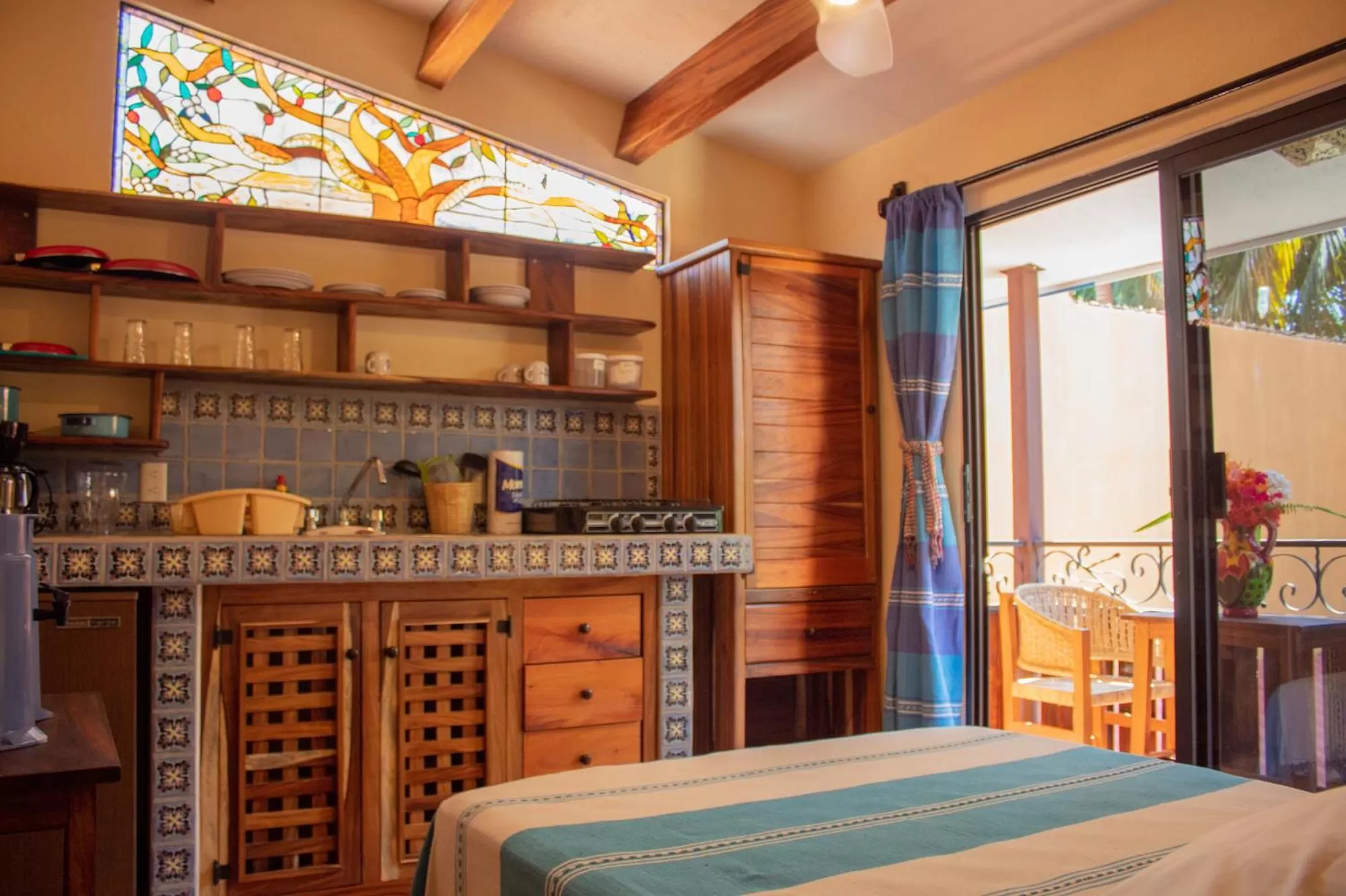 Kitchen or kitchenette, Bed in Hotel Casamar Suites