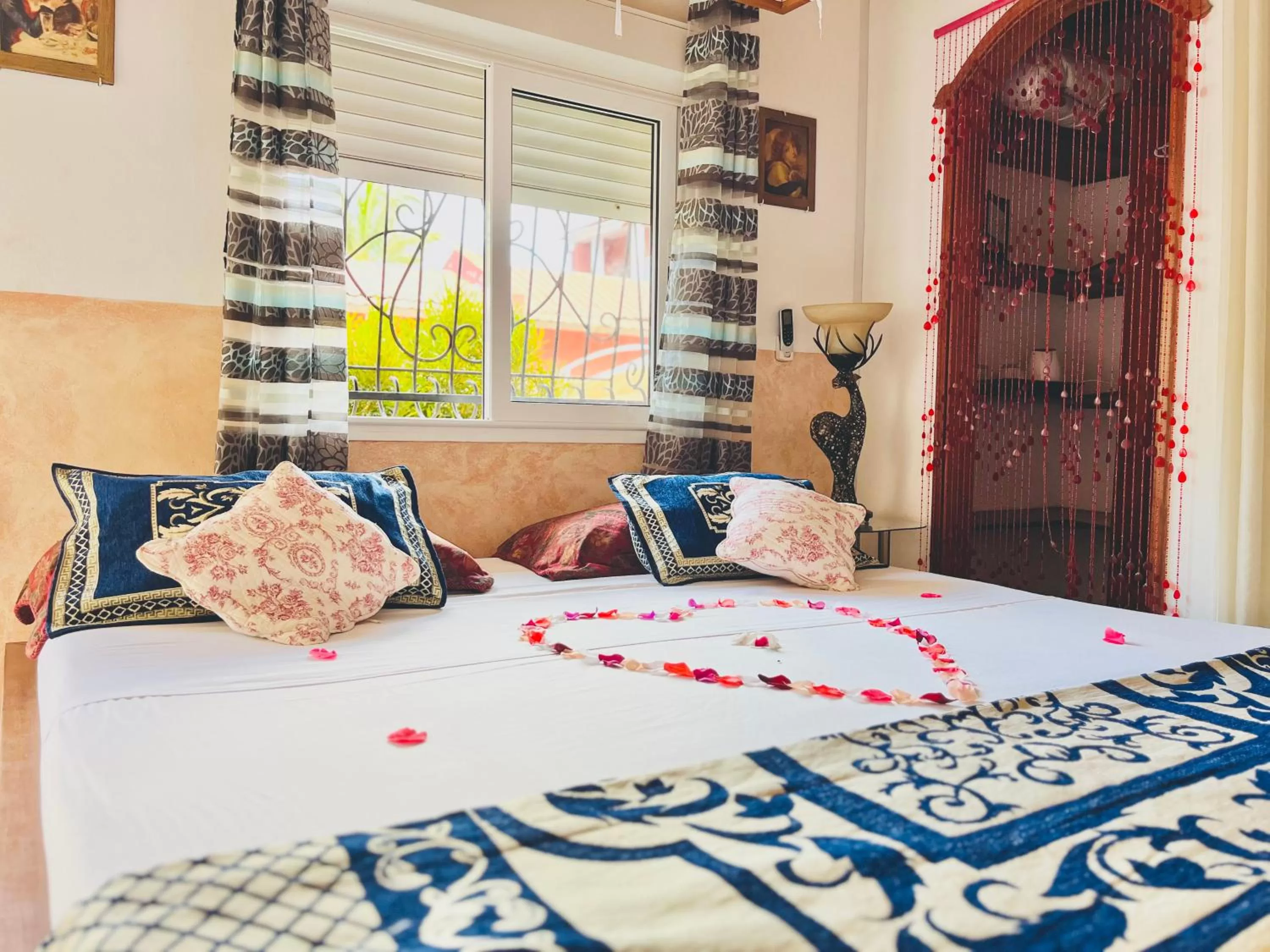 Bedroom, Bed in Régina Lodge Diégo Suarez Madagascar