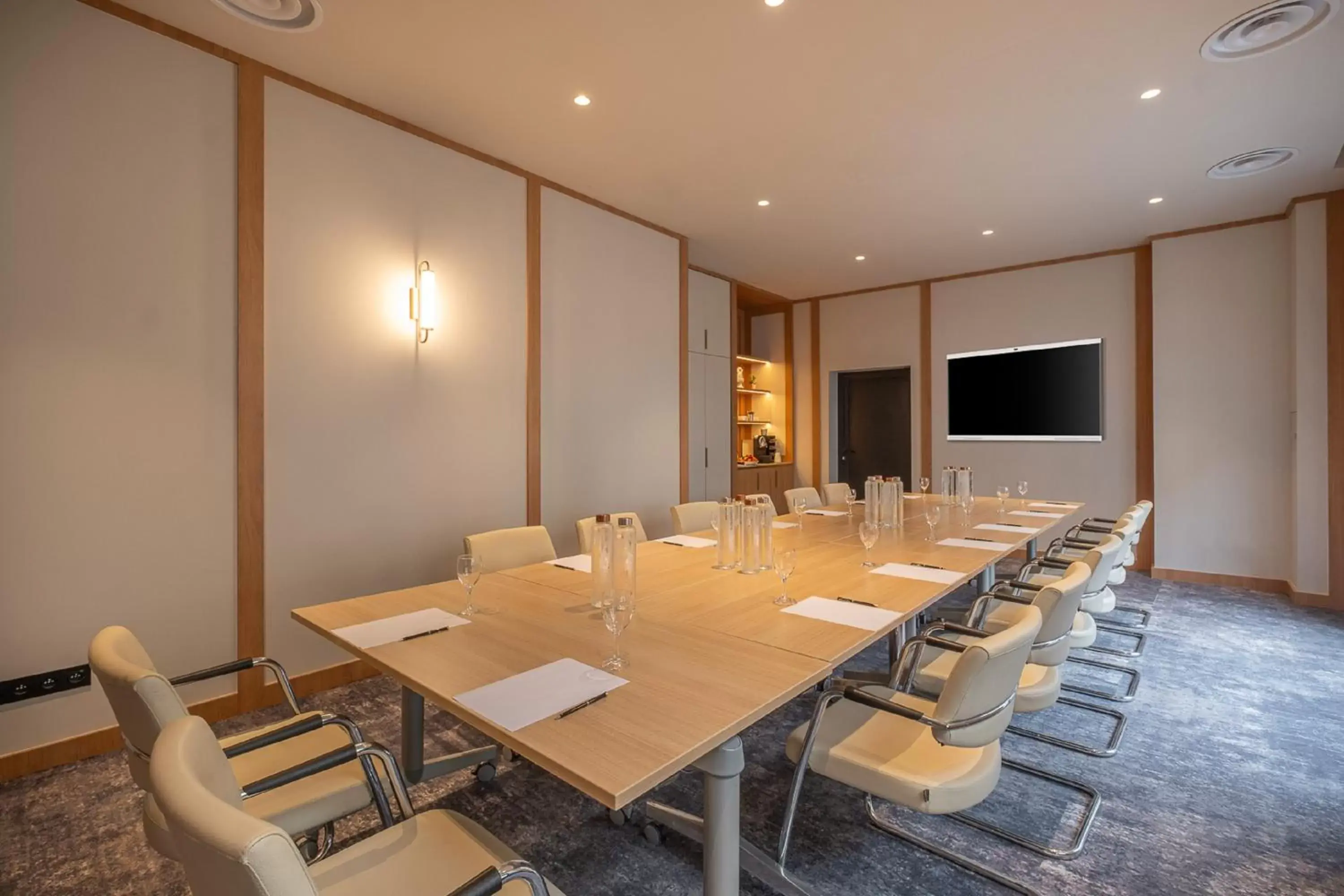 Meeting/conference room in Hôtel Burdigala by Inwood Hotels