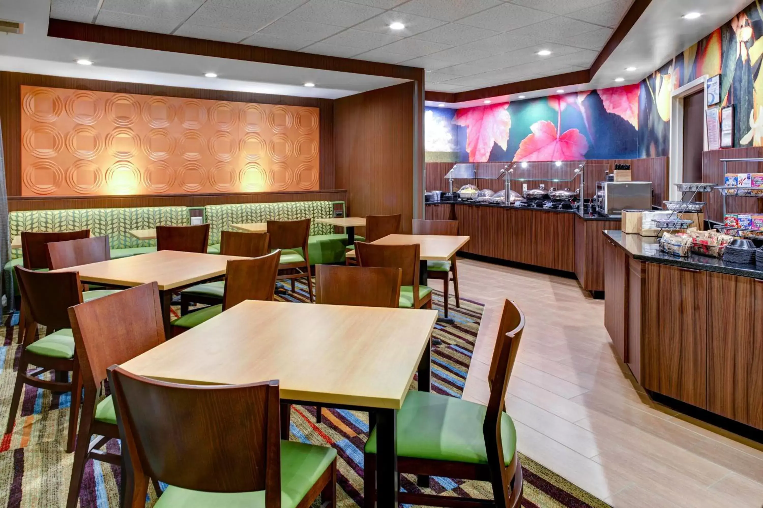 Breakfast, Restaurant/Places to Eat in Fairfield Inn and Suites by Marriott Atlanta Suwanee