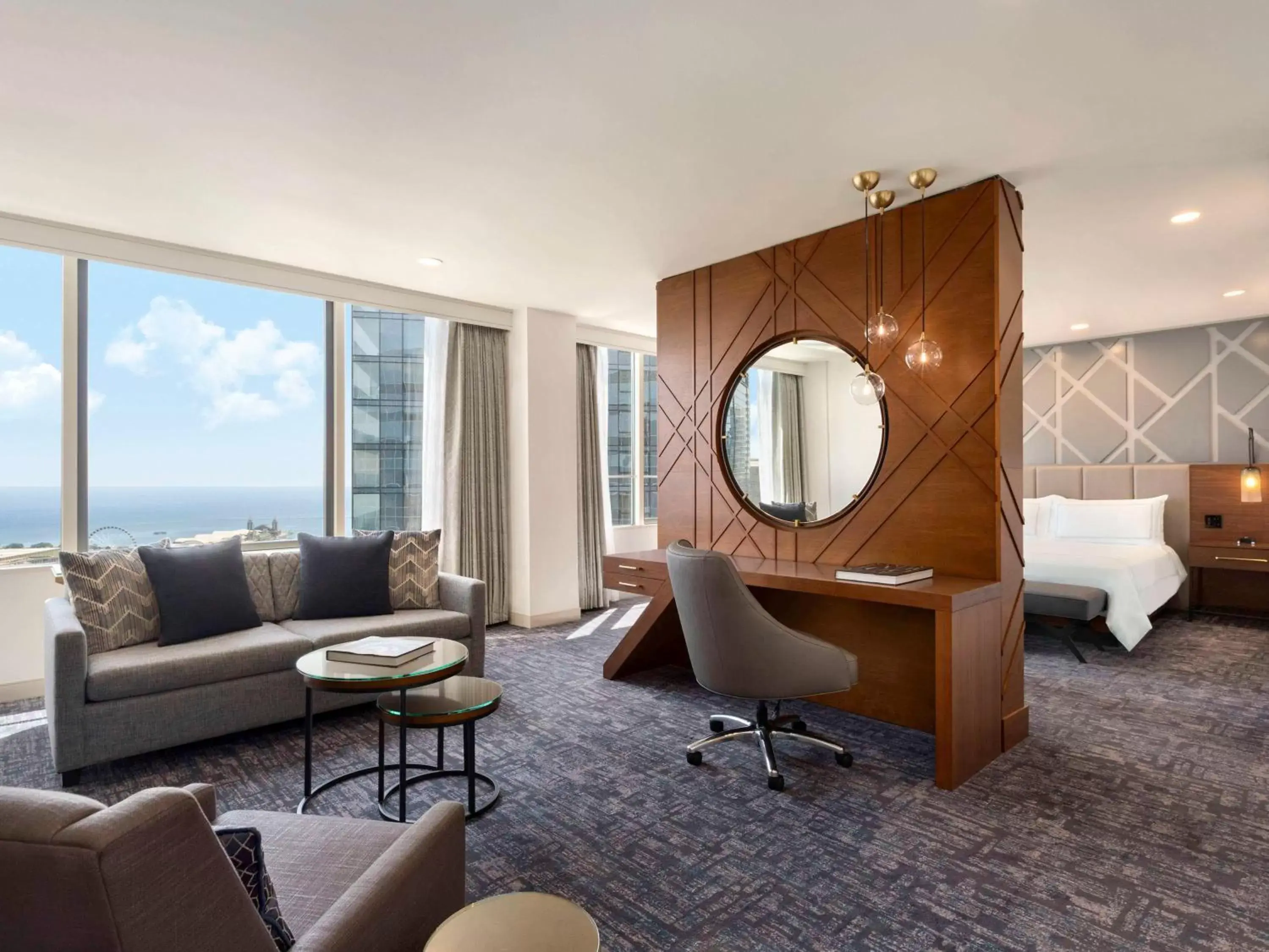 Bedroom, Seating Area in Swissotel Chicago