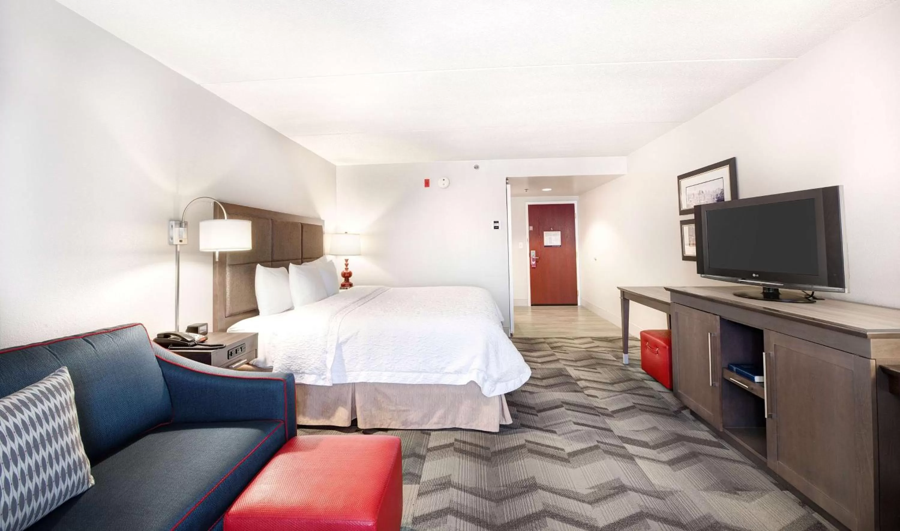 Bedroom, Bed in Hampton Inn & Suites Atlanta-Galleria