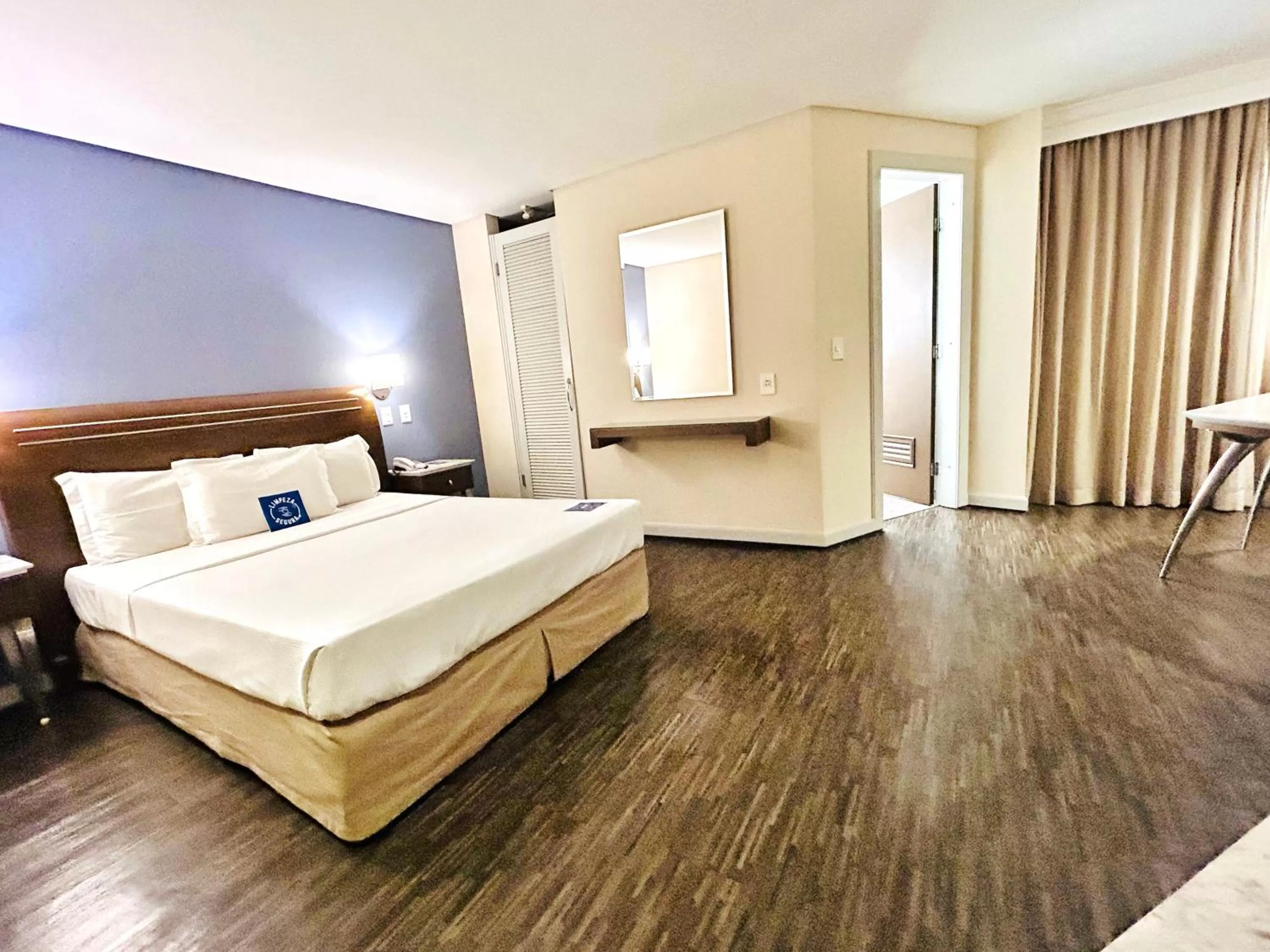 Photo of the whole room, Bed in Blue Tree Towers Joinville